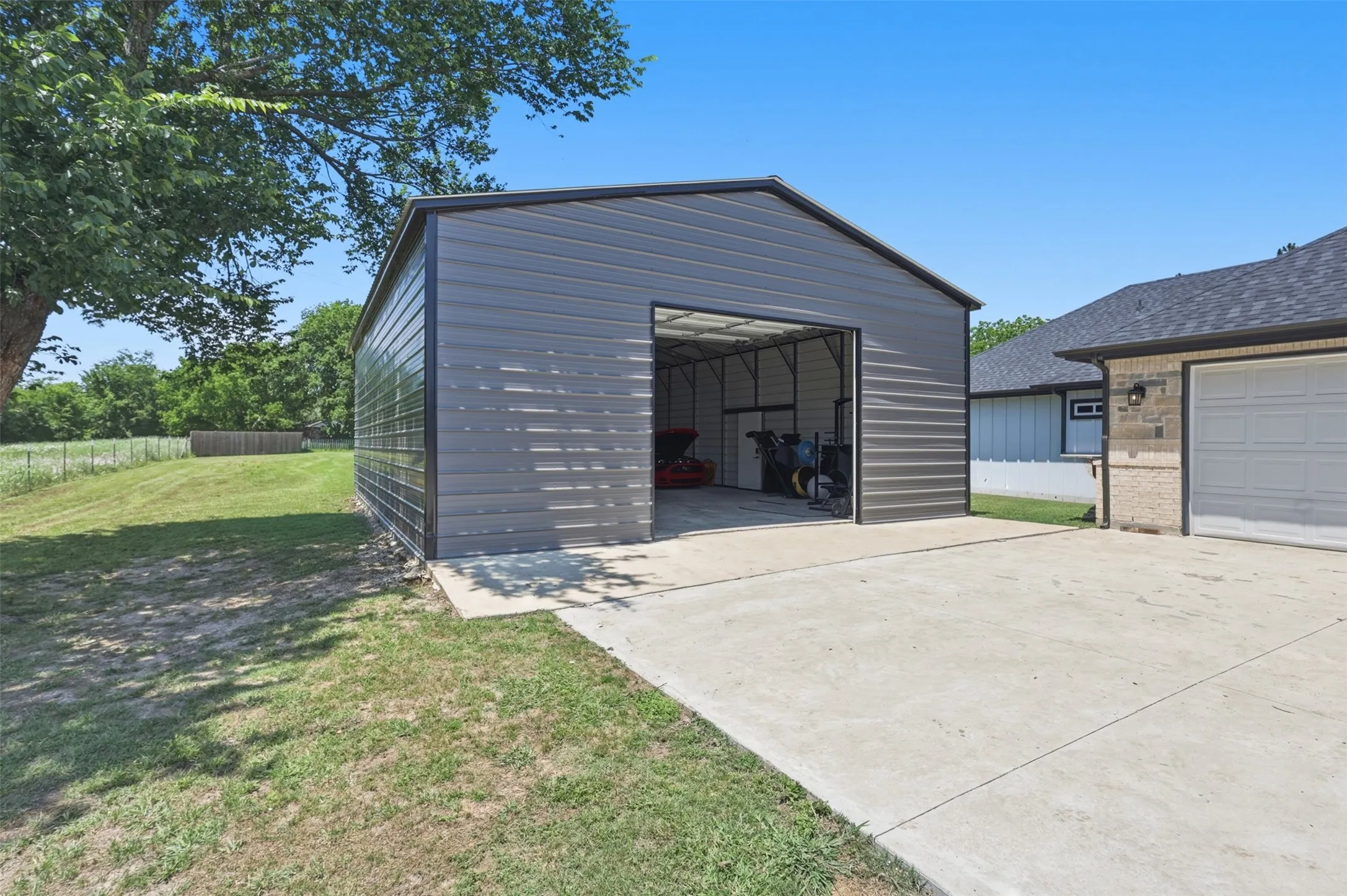 Single Family Residence For Sale in Fannin County , 1501 Business Highway 121, Trenton, Texas 75490, 4 Bedroom, 2 Bathroom, 2 Garage spaces, 1,700 Sqft, built in 2023, mls#21258343, Real Estate Agent in Trenton, Homes For Sale in Fannin county, Homes For Sale in Trenton, Realtor in Trenton Texas, Real Estate Brokerage Independent Realty Texas, Luminita Cordes Realtor