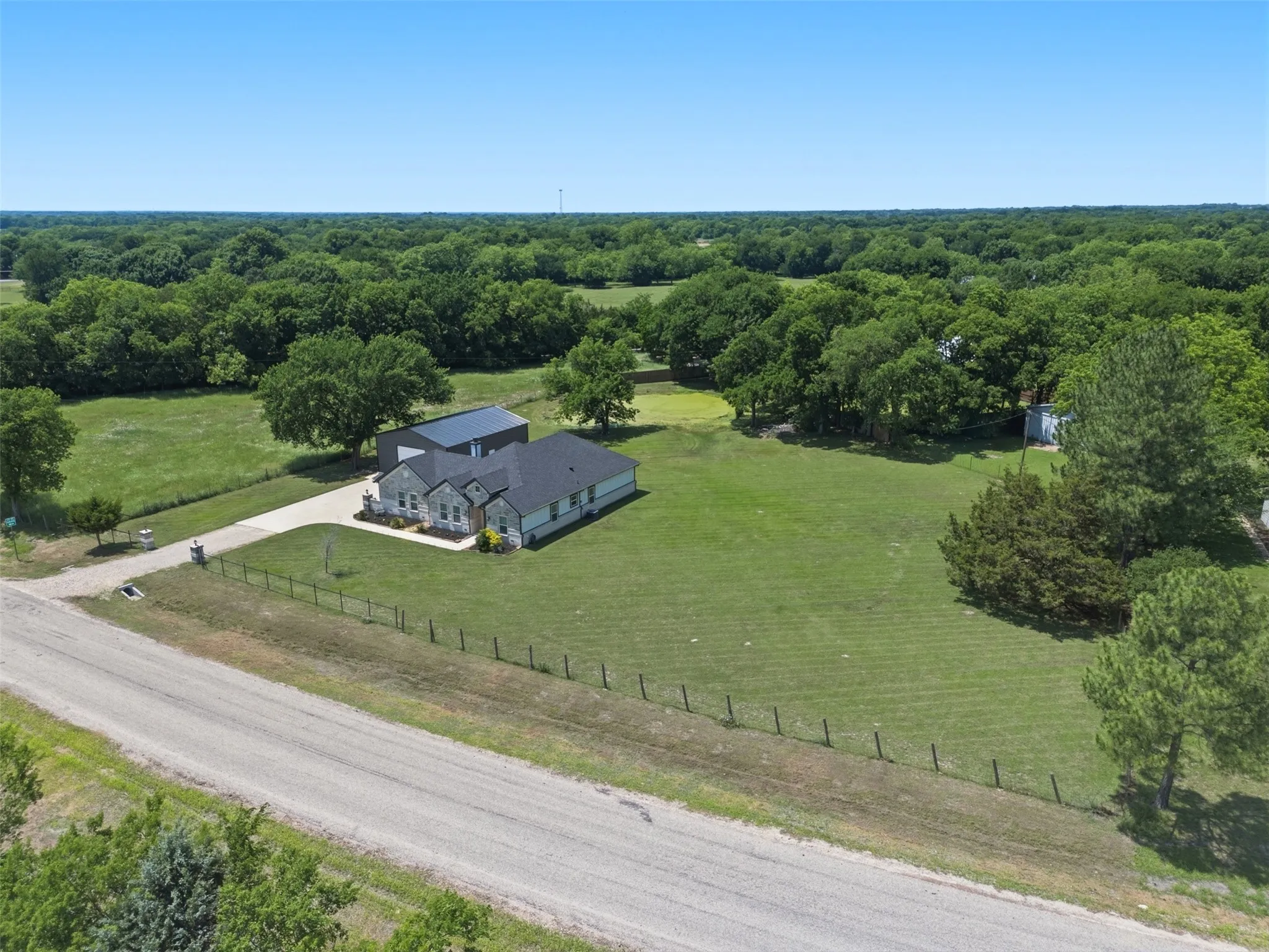 Single Family Residence For Sale in Fannin County , 1501 Business Highway 121, Trenton, Texas 75490, 4 Bedroom, 2 Bathroom, 2 Garage spaces, 1,700 Sqft, built in 2023, mls#21258343, Real Estate Agent in Trenton, Homes For Sale in Fannin county, Homes For Sale in Trenton, Realtor in Trenton Texas, Real Estate Brokerage Independent Realty Texas, Luminita Cordes Realtor