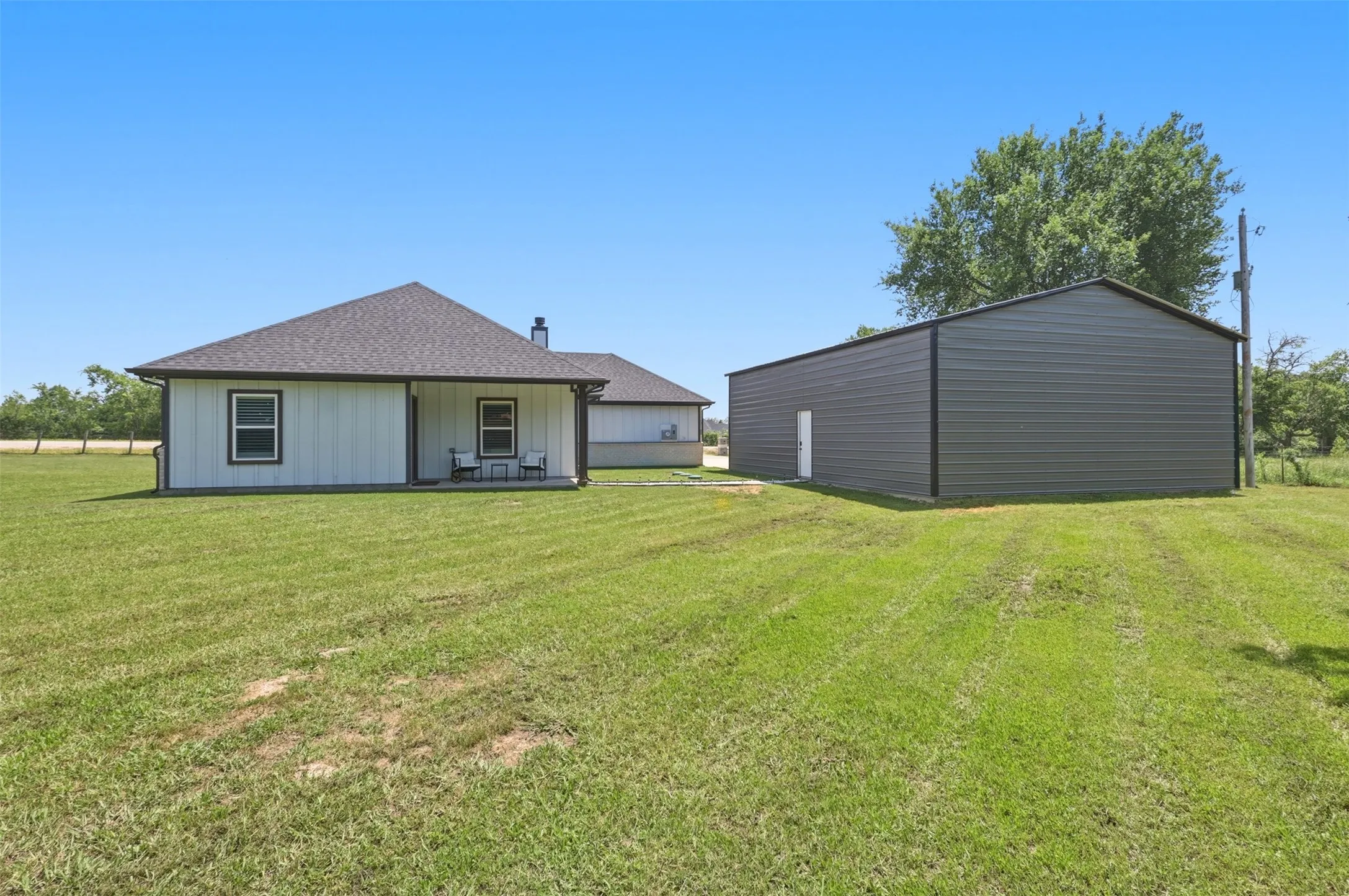 Single Family Residence For Sale in Fannin County , 1501 Business Highway 121, Trenton, Texas 75490, 4 Bedroom, 2 Bathroom, 2 Garage spaces, 1,700 Sqft, built in 2023, mls#21258343, Real Estate Agent in Trenton, Homes For Sale in Fannin county, Homes For Sale in Trenton, Realtor in Trenton Texas, Real Estate Brokerage Independent Realty Texas, Luminita Cordes Realtor