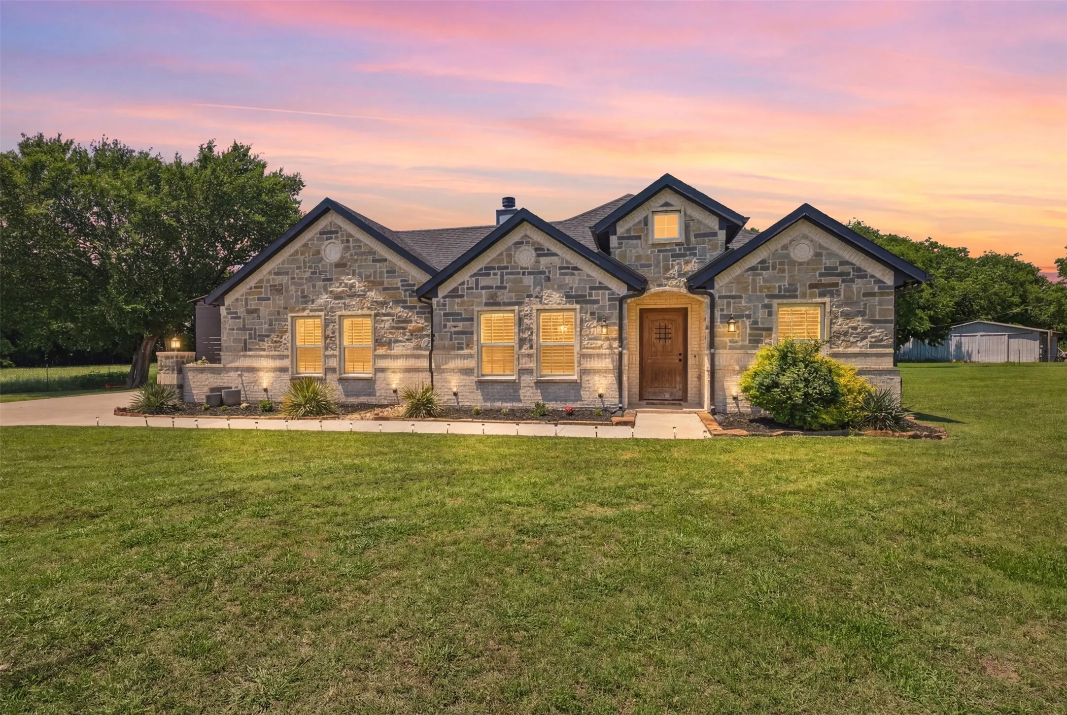 Single Family Residence For Sale in Fannin County , 1501 Business Highway 121, Trenton, Texas 75490, 4 Bedroom, 2 Bathroom, 2 Garage spaces, 1,700 Sqft, built in 2023, mls#21258343, Real Estate Agent in Trenton, Homes For Sale in Fannin county, Homes For Sale in Trenton, Realtor in Trenton Texas, Real Estate Brokerage Independent Realty Texas, Luminita Cordes Realtor