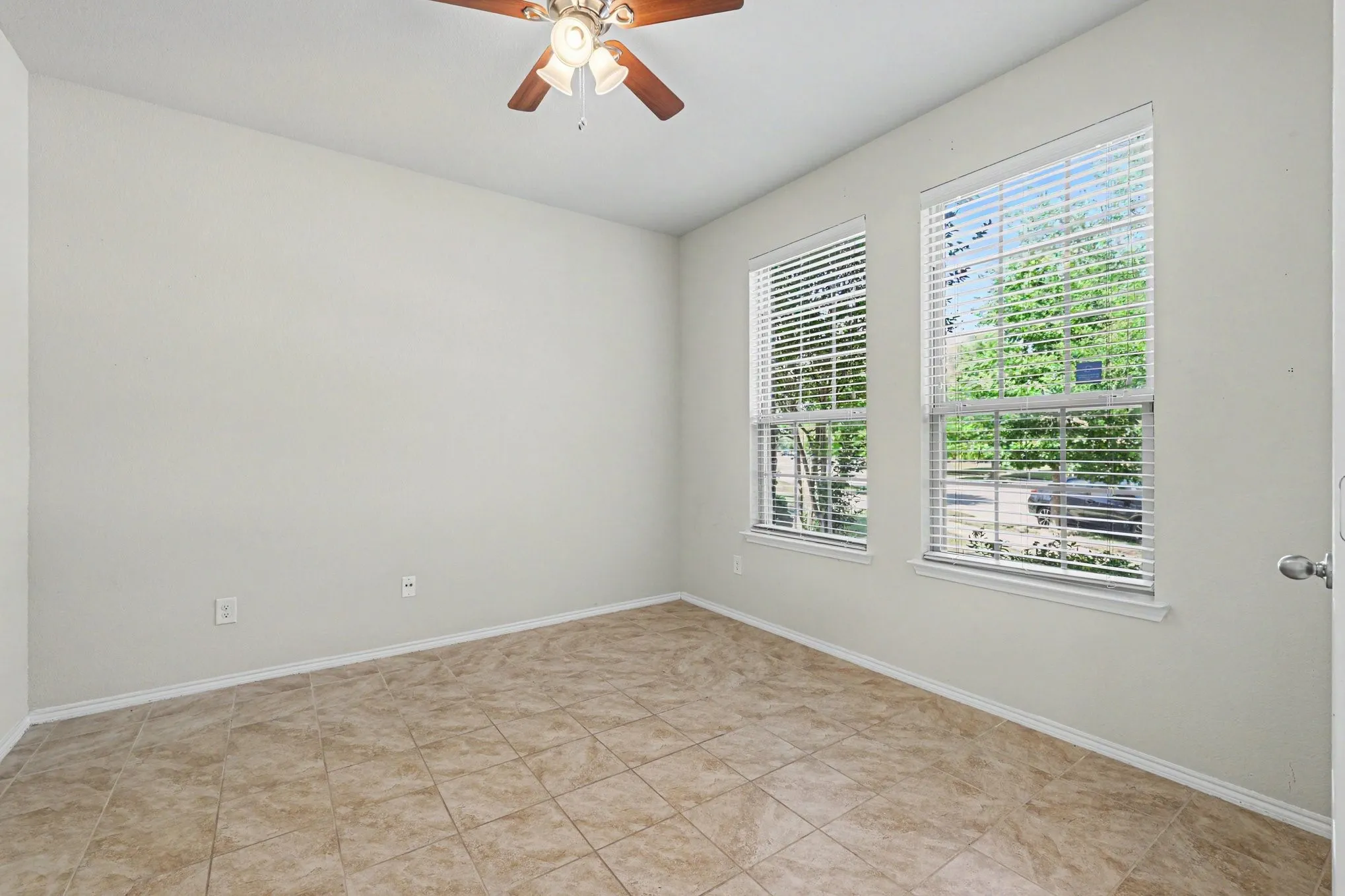 Single Family Residence For Sale in Denton County , 701 Whitemarsh Drive, Aubrey, Texas 76227, 5 Bedroom, 3 Bathroom, 1 Garage spaces, 2,419 Sqft, built in 2014, mls#21268830, Real Estate Agent in Aubrey, Homes For Sale in Denton county, Homes For Sale in Aubrey, Realtor in Aubrey Texas, Real Estate Brokerage Independent Realty Texas, Luminita Cordes Realtor