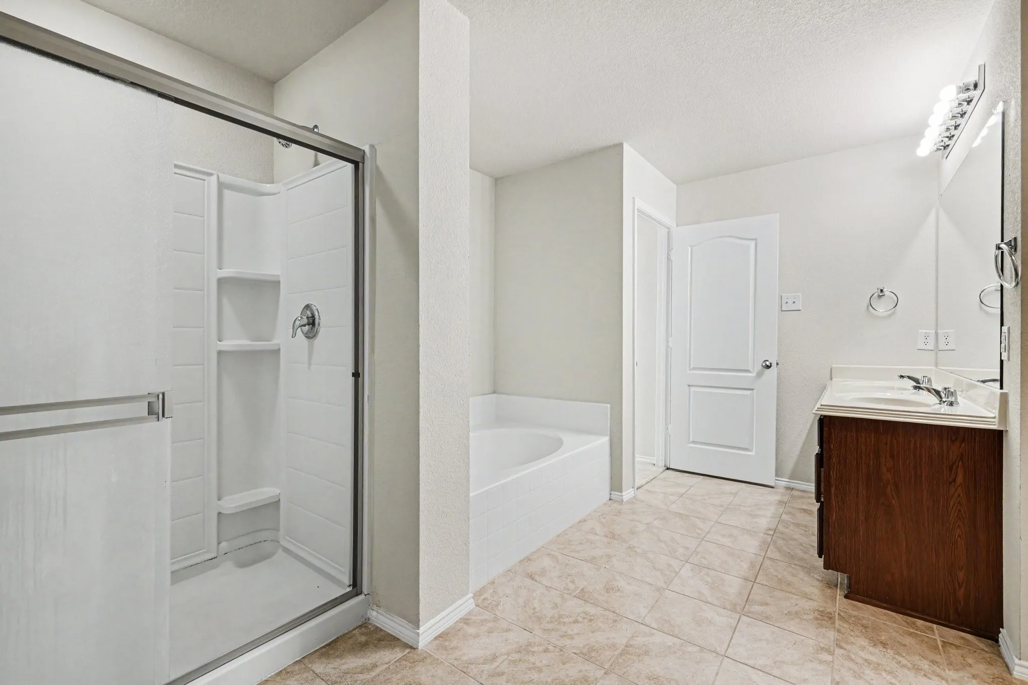Single Family Residence For Sale in Denton County , 701 Whitemarsh Drive, Aubrey, Texas 76227, 5 Bedroom, 3 Bathroom, 1 Garage spaces, 2,419 Sqft, built in 2014, mls#21268830, Real Estate Agent in Aubrey, Homes For Sale in Denton county, Homes For Sale in Aubrey, Realtor in Aubrey Texas, Real Estate Brokerage Independent Realty Texas, Luminita Cordes Realtor