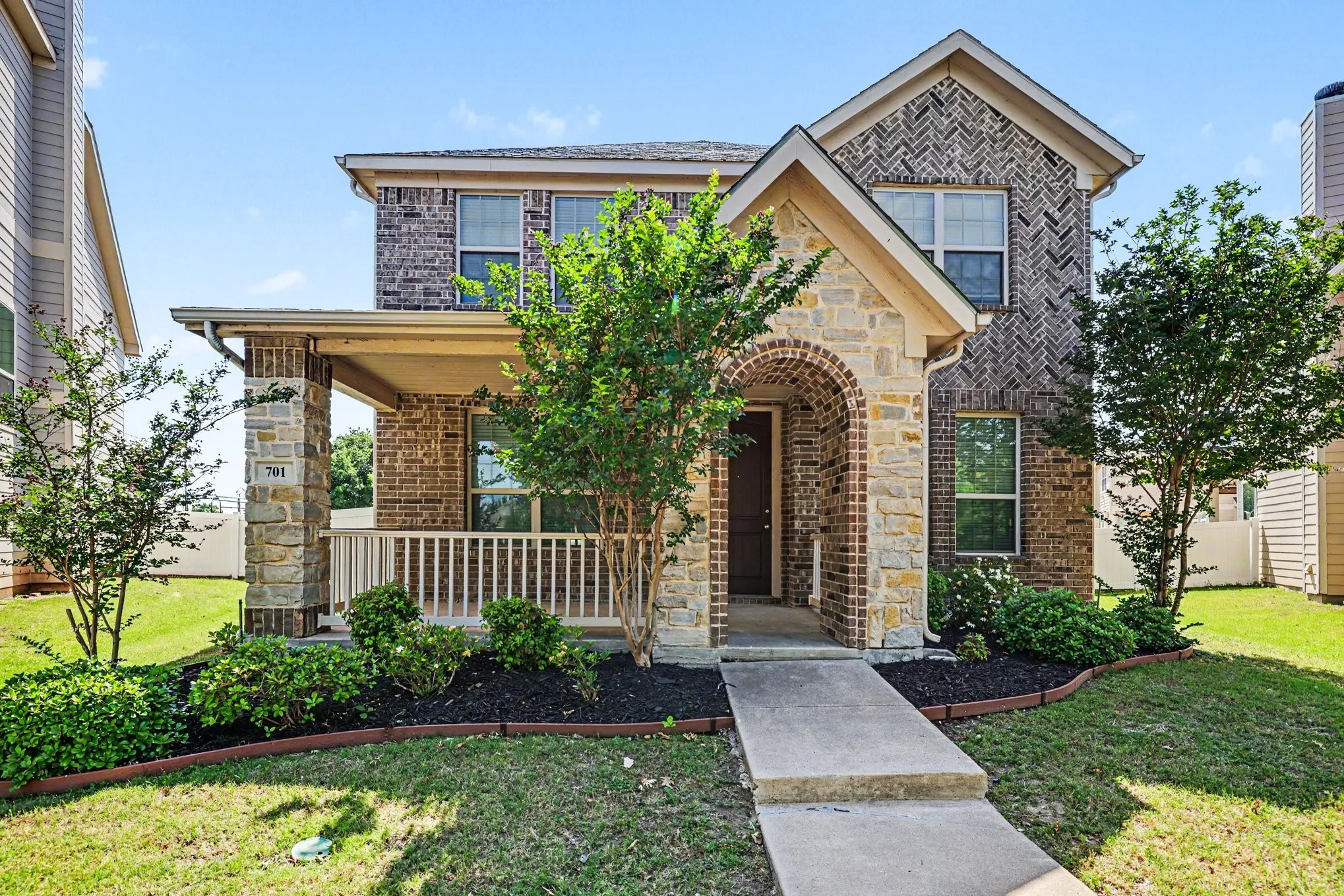 Single Family Residence For Sale in Denton County , 701 Whitemarsh Drive, Aubrey, Texas 76227, 5 Bedroom, 3 Bathroom, 1 Garage spaces, 2,419 Sqft, built in 2014, mls#21268830, Real Estate Agent in Aubrey, Homes For Sale in Denton county, Homes For Sale in Aubrey, Realtor in Aubrey Texas, Real Estate Brokerage Independent Realty Texas, Luminita Cordes Realtor