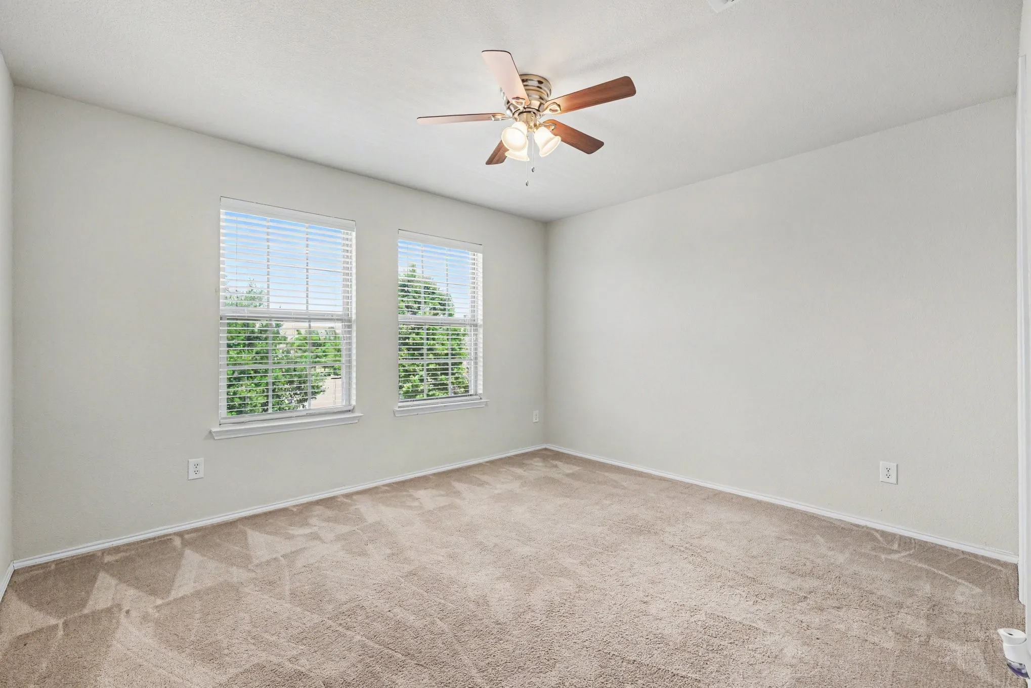 Single Family Residence For Sale in Denton County , 701 Whitemarsh Drive, Aubrey, Texas 76227, 5 Bedroom, 3 Bathroom, 1 Garage spaces, 2,419 Sqft, built in 2014, mls#21268830, Real Estate Agent in Aubrey, Homes For Sale in Denton county, Homes For Sale in Aubrey, Realtor in Aubrey Texas, Real Estate Brokerage Independent Realty Texas, Luminita Cordes Realtor