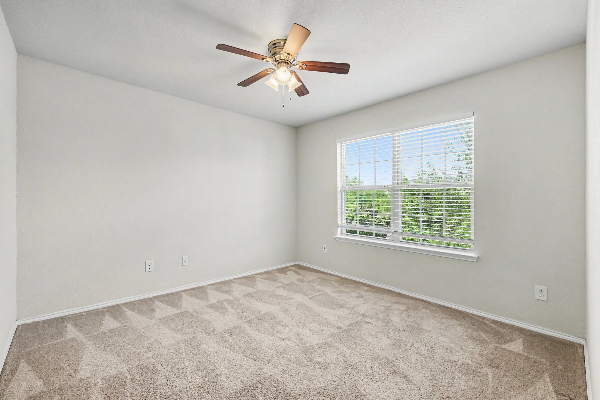 Single Family Residence For Sale in Denton County , 701 Whitemarsh Drive, Aubrey, Texas 76227, 5 Bedroom, 3 Bathroom, 1 Garage spaces, 2,419 Sqft, built in 2014, mls#21268830, Real Estate Agent in Aubrey, Homes For Sale in Denton county, Homes For Sale in Aubrey, Realtor in Aubrey Texas, Real Estate Brokerage Independent Realty Texas, Luminita Cordes Realtor