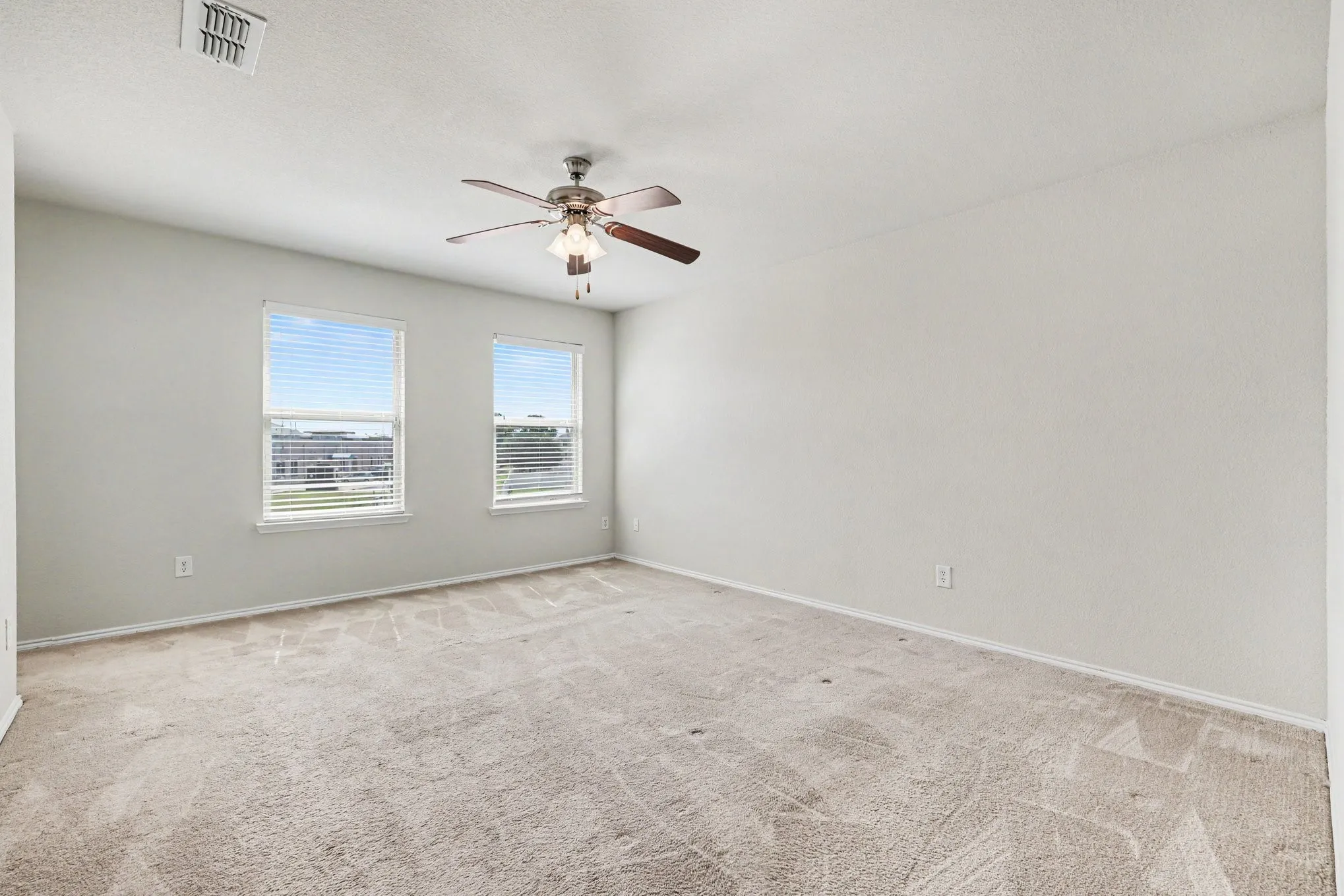 Single Family Residence For Sale in Denton County , 701 Whitemarsh Drive, Aubrey, Texas 76227, 5 Bedroom, 3 Bathroom, 1 Garage spaces, 2,419 Sqft, built in 2014, mls#21268830, Real Estate Agent in Aubrey, Homes For Sale in Denton county, Homes For Sale in Aubrey, Realtor in Aubrey Texas, Real Estate Brokerage Independent Realty Texas, Luminita Cordes Realtor