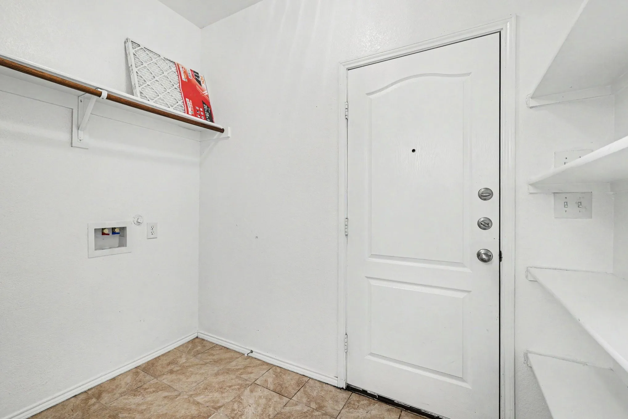 Single Family Residence For Sale in Denton County , 701 Whitemarsh Drive, Aubrey, Texas 76227, 5 Bedroom, 3 Bathroom, 1 Garage spaces, 2,419 Sqft, built in 2014, mls#21268830, Real Estate Agent in Aubrey, Homes For Sale in Denton county, Homes For Sale in Aubrey, Realtor in Aubrey Texas, Real Estate Brokerage Independent Realty Texas, Luminita Cordes Realtor