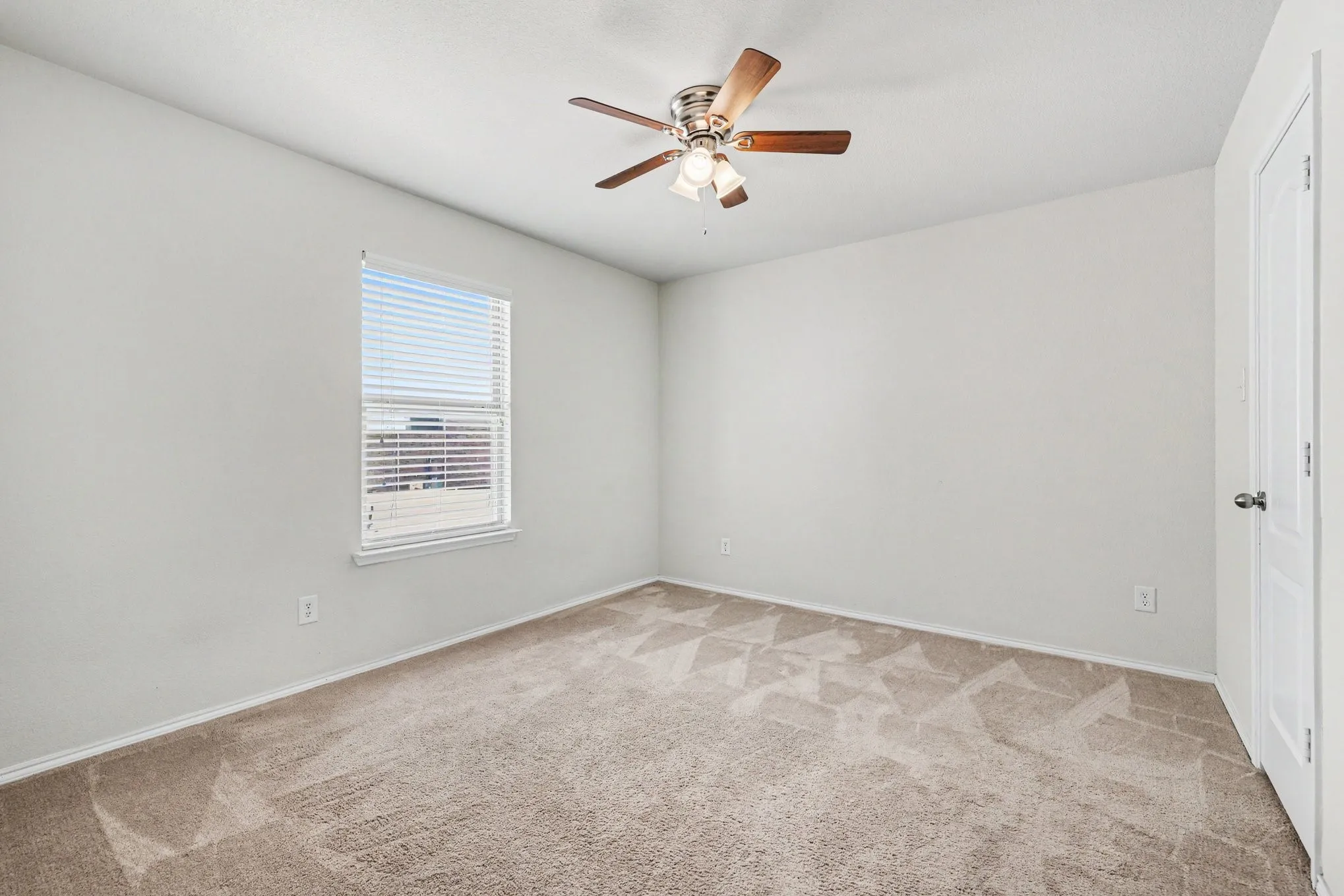 Single Family Residence For Sale in Denton County , 701 Whitemarsh Drive, Aubrey, Texas 76227, 5 Bedroom, 3 Bathroom, 1 Garage spaces, 2,419 Sqft, built in 2014, mls#21268830, Real Estate Agent in Aubrey, Homes For Sale in Denton county, Homes For Sale in Aubrey, Realtor in Aubrey Texas, Real Estate Brokerage Independent Realty Texas, Luminita Cordes Realtor