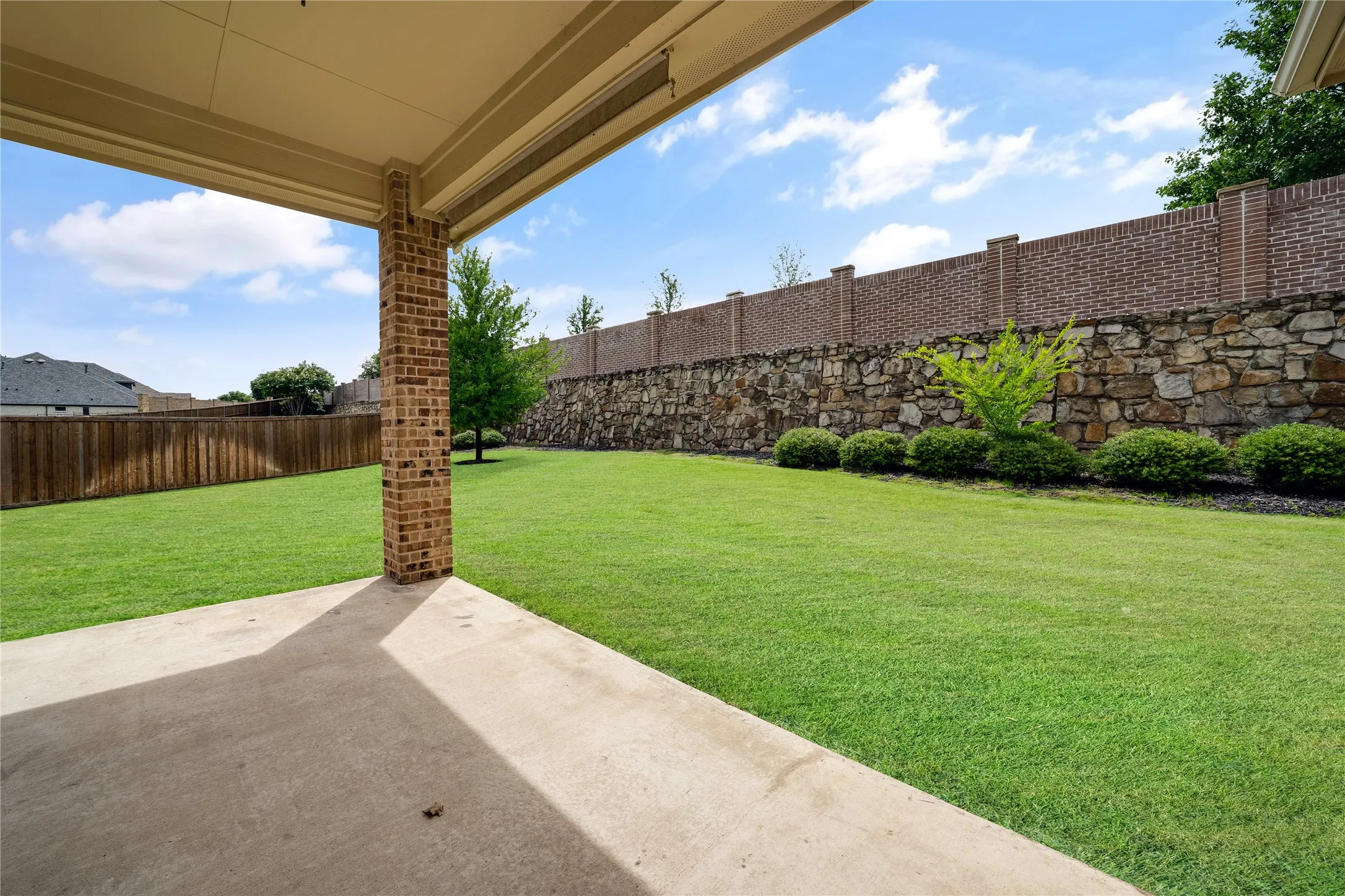 Single Family Residence For Sale in Collin County , 2712 Cross Oak Place, Mc Kinney, Texas 75071, 5 Bedrooms, 4 Bathrooms, 3 Garage spaces, 2,846 Sqft, built in 2018, Price $650,000, mls#21271834, Real Estate Agent in Mc Kinney, Homes For Sale in Collin county, Homes For Sale in Mc Kinney, Realtor in Mc Kinney Texas, Real Estate Brokerage Independent Realty Texas, Luminita Cordes Realtor