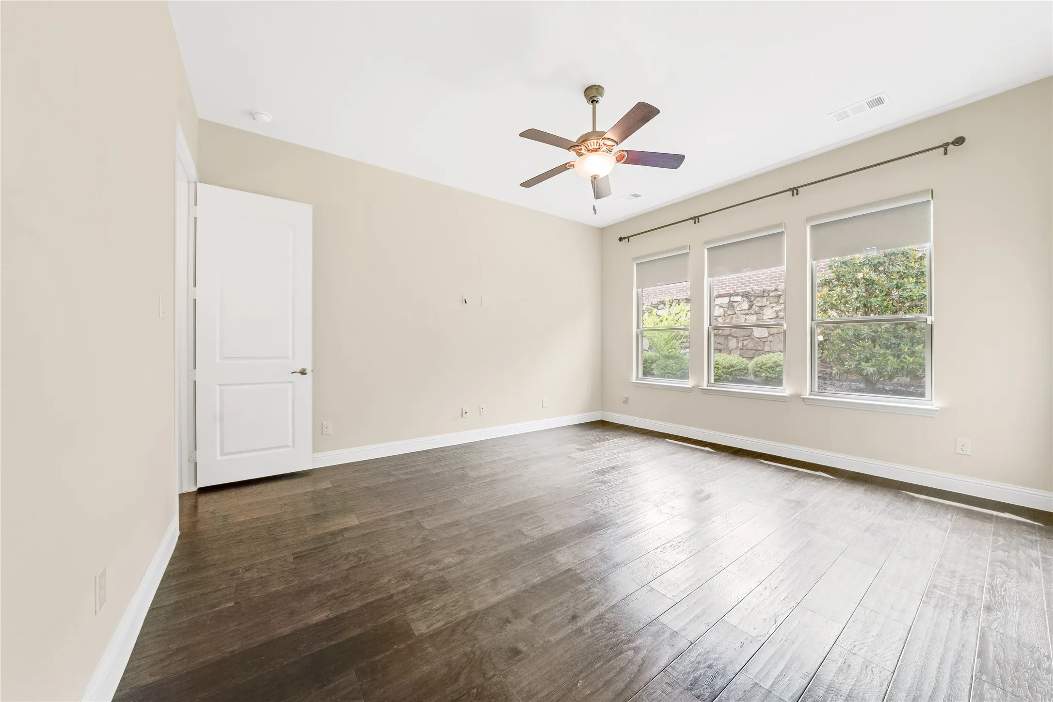 Single Family Residence For Sale in Collin County , 2712 Cross Oak Place, Mc Kinney, Texas 75071, 5 Bedrooms, 4 Bathrooms, 3 Garage spaces, 2,846 Sqft, built in 2018, Price $650,000, mls#21271834, Real Estate Agent in Mc Kinney, Homes For Sale in Collin county, Homes For Sale in Mc Kinney, Realtor in Mc Kinney Texas, Real Estate Brokerage Independent Realty Texas, Luminita Cordes Realtor