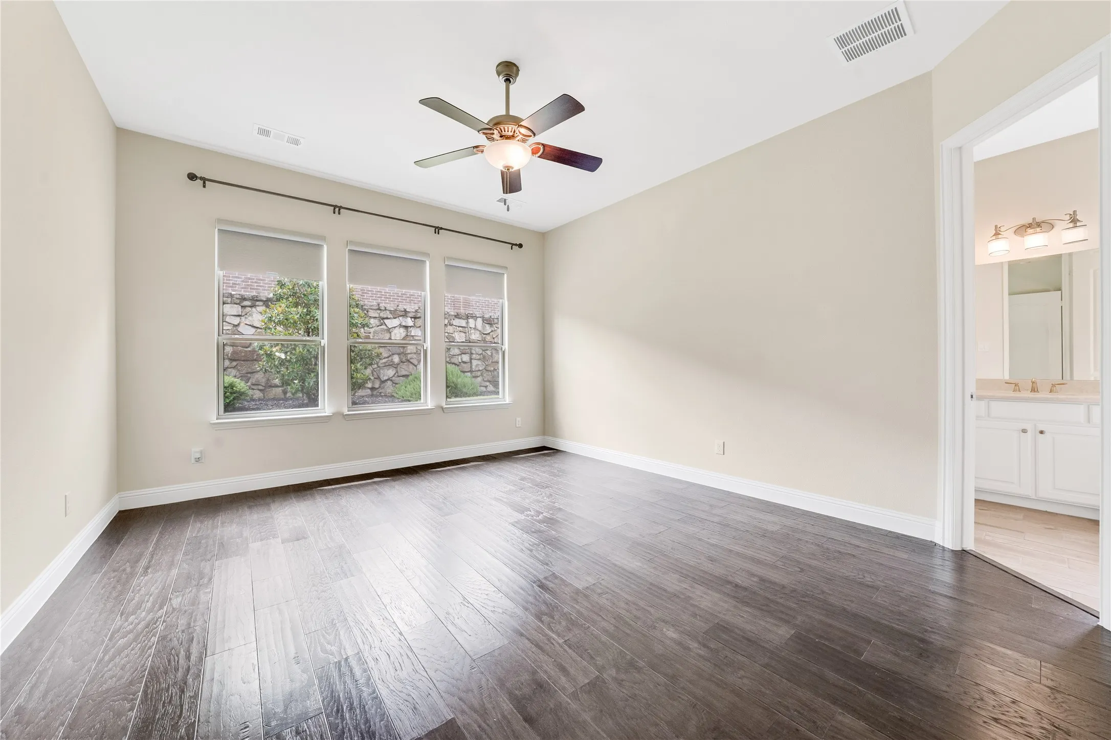 Single Family Residence For Sale in Collin County , 2712 Cross Oak Place, Mc Kinney, Texas 75071, 5 Bedrooms, 4 Bathrooms, 3 Garage spaces, 2,846 Sqft, built in 2018, Price $650,000, mls#21271834, Real Estate Agent in Mc Kinney, Homes For Sale in Collin county, Homes For Sale in Mc Kinney, Realtor in Mc Kinney Texas, Real Estate Brokerage Independent Realty Texas, Luminita Cordes Realtor