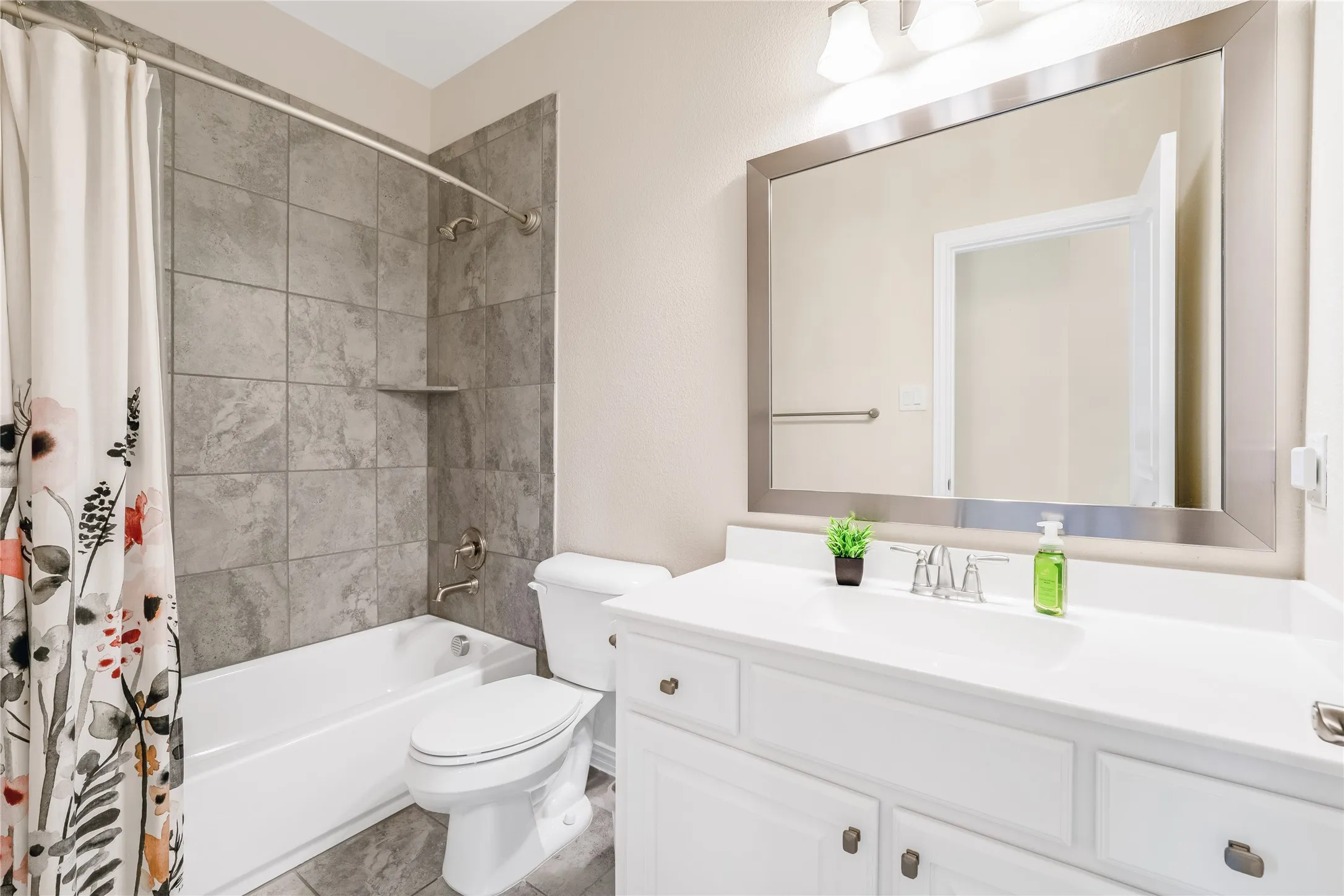 Single Family Residence For Sale in Collin County , 2712 Cross Oak Place, Mc Kinney, Texas 75071, 5 Bedrooms, 4 Bathrooms, 3 Garage spaces, 2,846 Sqft, built in 2018, Price $650,000, mls#21271834, Real Estate Agent in Mc Kinney, Homes For Sale in Collin county, Homes For Sale in Mc Kinney, Realtor in Mc Kinney Texas, Real Estate Brokerage Independent Realty Texas, Luminita Cordes Realtor