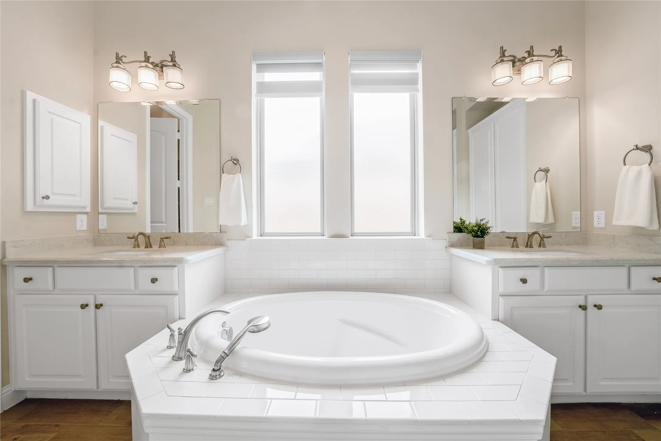 Single Family Residence For Sale in Collin County , 2712 Cross Oak Place, Mc Kinney, Texas 75071, 5 Bedrooms, 4 Bathrooms, 3 Garage spaces, 2,846 Sqft, built in 2018, Price $650,000, mls#21271834, Real Estate Agent in Mc Kinney, Homes For Sale in Collin county, Homes For Sale in Mc Kinney, Realtor in Mc Kinney Texas, Real Estate Brokerage Independent Realty Texas, Luminita Cordes Realtor