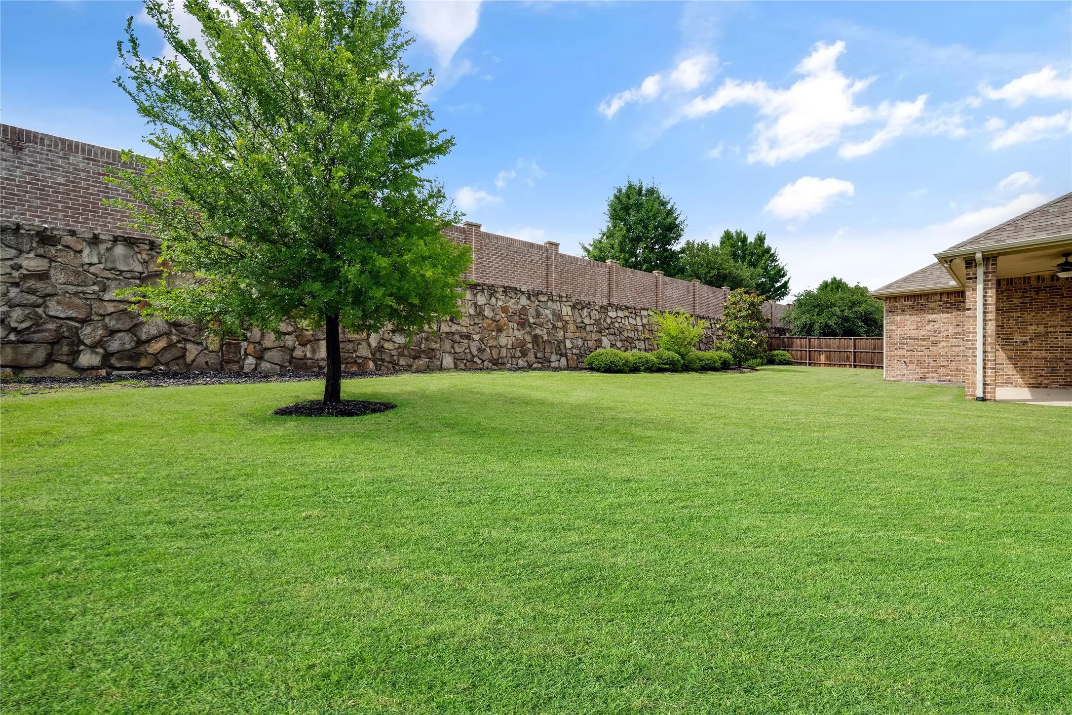 Single Family Residence For Sale in Collin County , 2712 Cross Oak Place, Mc Kinney, Texas 75071, 5 Bedrooms, 4 Bathrooms, 3 Garage spaces, 2,846 Sqft, built in 2018, Price $650,000, mls#21271834, Real Estate Agent in Mc Kinney, Homes For Sale in Collin county, Homes For Sale in Mc Kinney, Realtor in Mc Kinney Texas, Real Estate Brokerage Independent Realty Texas, Luminita Cordes Realtor
