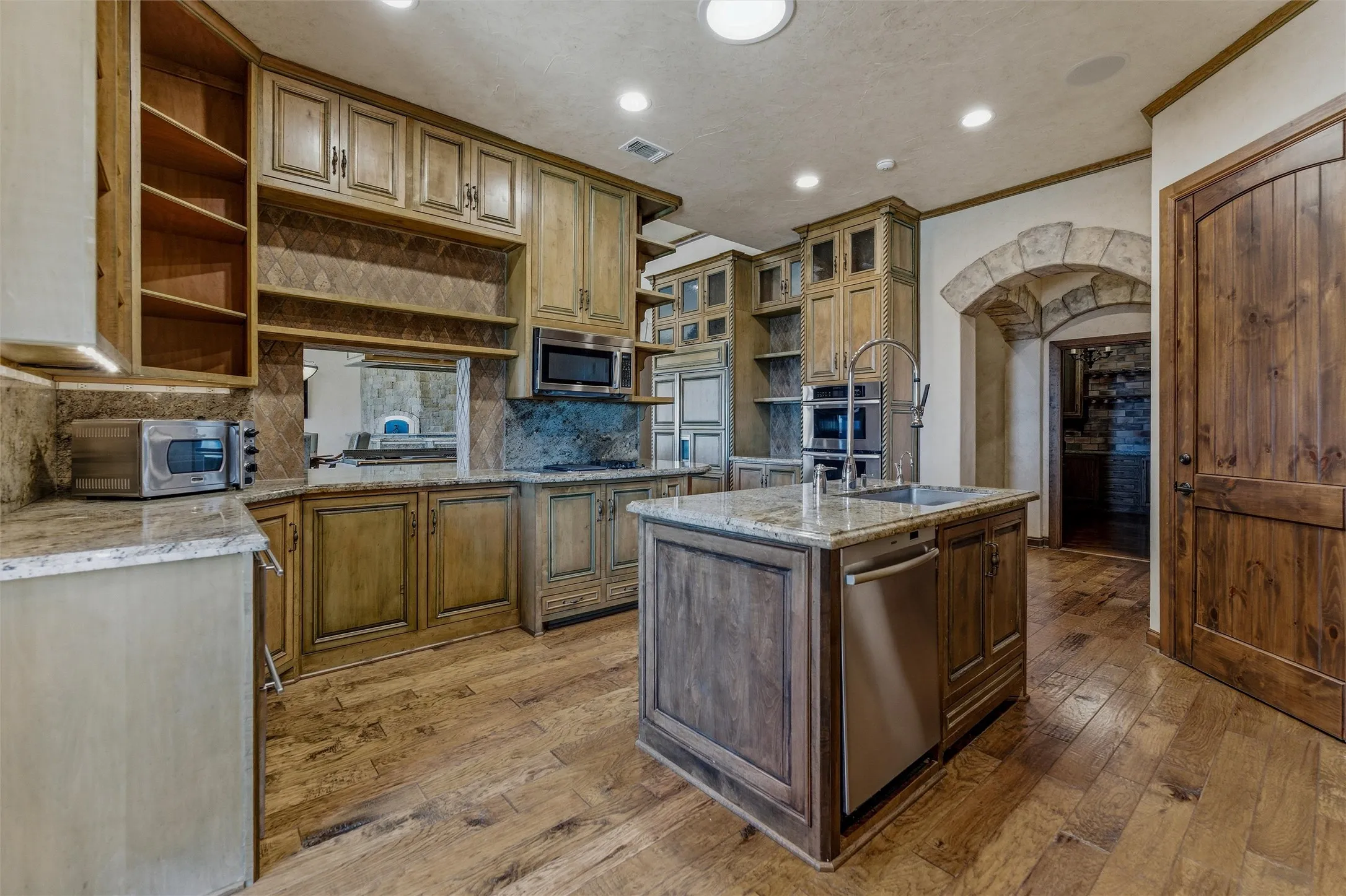 Apartment For Sale in Parker County , 128 Countdown Trail, Weatherford, Texas 76087, 3 Bedroom, 6 Bathroom, 3 Garage spaces, 10,438 Sqft, built in 2006, mls#21191859, Real Estate Agent in Weatherford, Homes For Sale in Parker county, Homes For Sale in Weatherford, Realtor in Weatherford Texas, Real Estate Brokerage Independent Realty Texas, Luminita Cordes Realtor