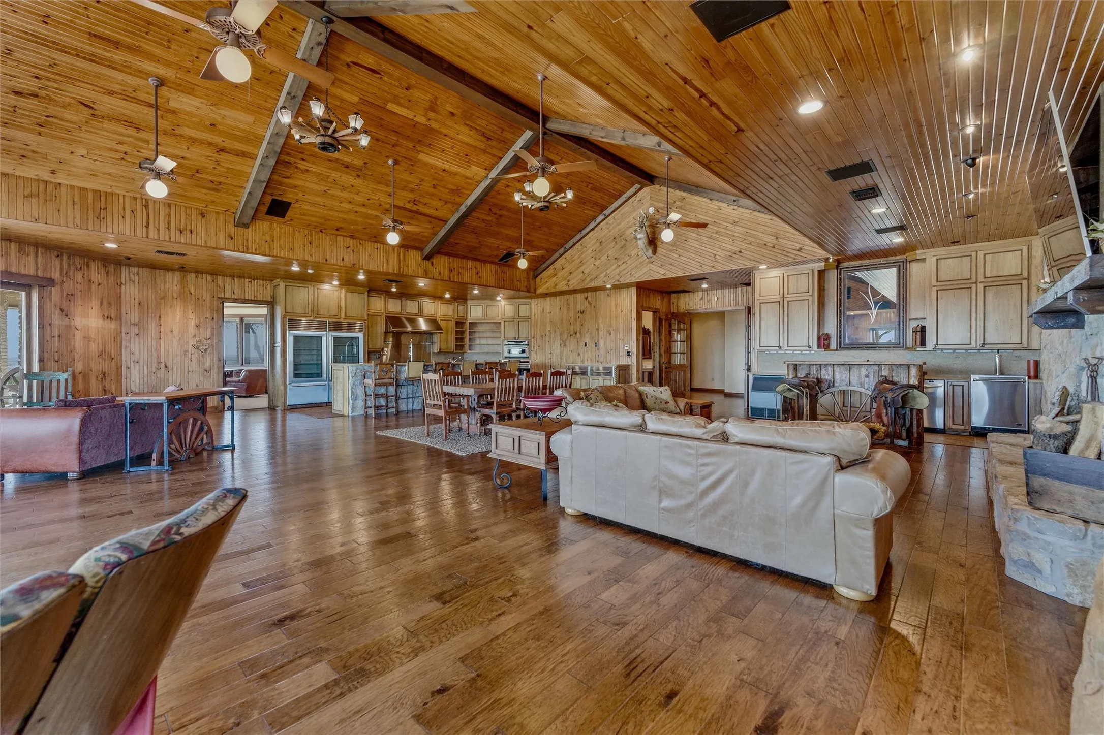 Apartment For Sale in Parker County , 128 Countdown Trail, Weatherford, Texas 76087, 3 Bedroom, 6 Bathroom, 3 Garage spaces, 10,438 Sqft, built in 2006, mls#21191859, Real Estate Agent in Weatherford, Homes For Sale in Parker county, Homes For Sale in Weatherford, Realtor in Weatherford Texas, Real Estate Brokerage Independent Realty Texas, Luminita Cordes Realtor