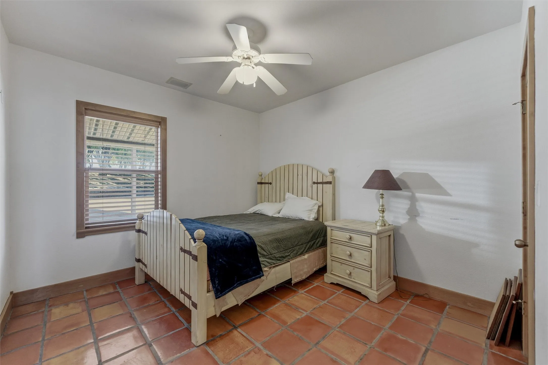 Apartment For Sale in Parker County , 128 Countdown Trail, Weatherford, Texas 76087, 3 Bedroom, 6 Bathroom, 3 Garage spaces, 10,438 Sqft, built in 2006, mls#21191859, Real Estate Agent in Weatherford, Homes For Sale in Parker county, Homes For Sale in Weatherford, Realtor in Weatherford Texas, Real Estate Brokerage Independent Realty Texas, Luminita Cordes Realtor