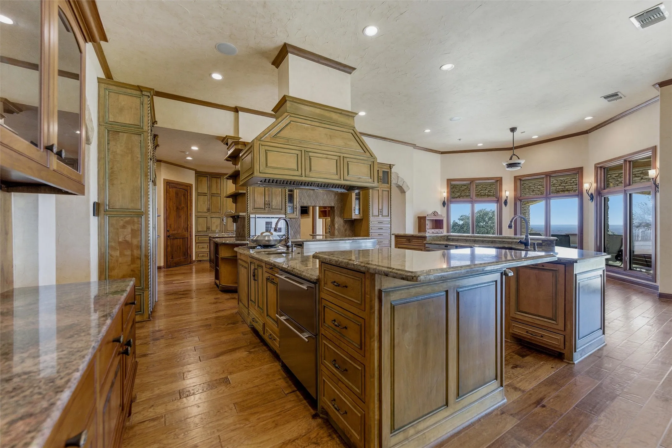 Apartment For Sale in Parker County , 128 Countdown Trail, Weatherford, Texas 76087, 3 Bedroom, 6 Bathroom, 3 Garage spaces, 10,438 Sqft, built in 2006, mls#21191859, Real Estate Agent in Weatherford, Homes For Sale in Parker county, Homes For Sale in Weatherford, Realtor in Weatherford Texas, Real Estate Brokerage Independent Realty Texas, Luminita Cordes Realtor