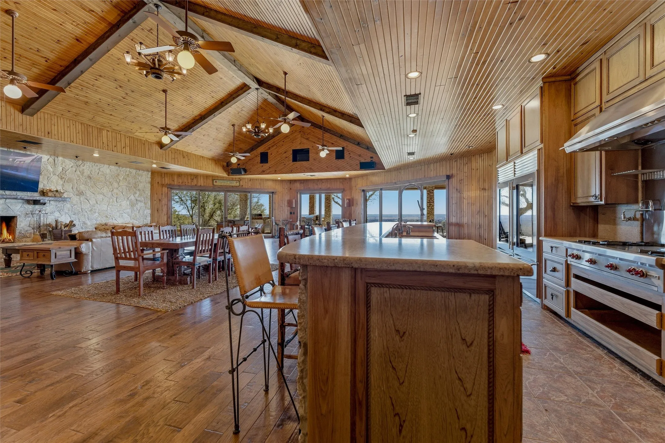 Apartment For Sale in Parker County , 128 Countdown Trail, Weatherford, Texas 76087, 3 Bedroom, 6 Bathroom, 3 Garage spaces, 10,438 Sqft, built in 2006, mls#21191859, Real Estate Agent in Weatherford, Homes For Sale in Parker county, Homes For Sale in Weatherford, Realtor in Weatherford Texas, Real Estate Brokerage Independent Realty Texas, Luminita Cordes Realtor