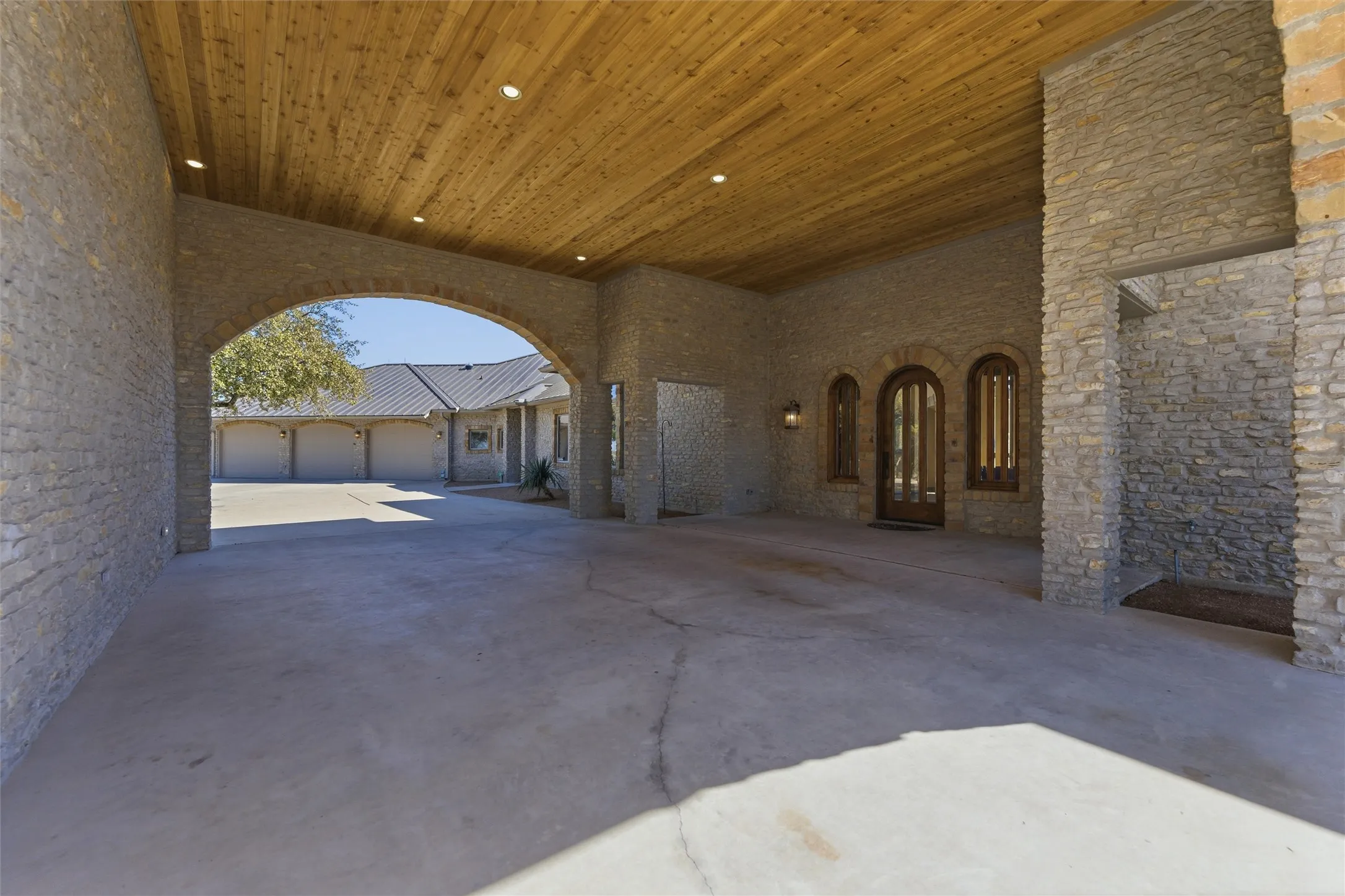 Apartment For Sale in Parker County , 128 Countdown Trail, Weatherford, Texas 76087, 3 Bedroom, 6 Bathroom, 3 Garage spaces, 10,438 Sqft, built in 2006, mls#21191859, Real Estate Agent in Weatherford, Homes For Sale in Parker county, Homes For Sale in Weatherford, Realtor in Weatherford Texas, Real Estate Brokerage Independent Realty Texas, Luminita Cordes Realtor