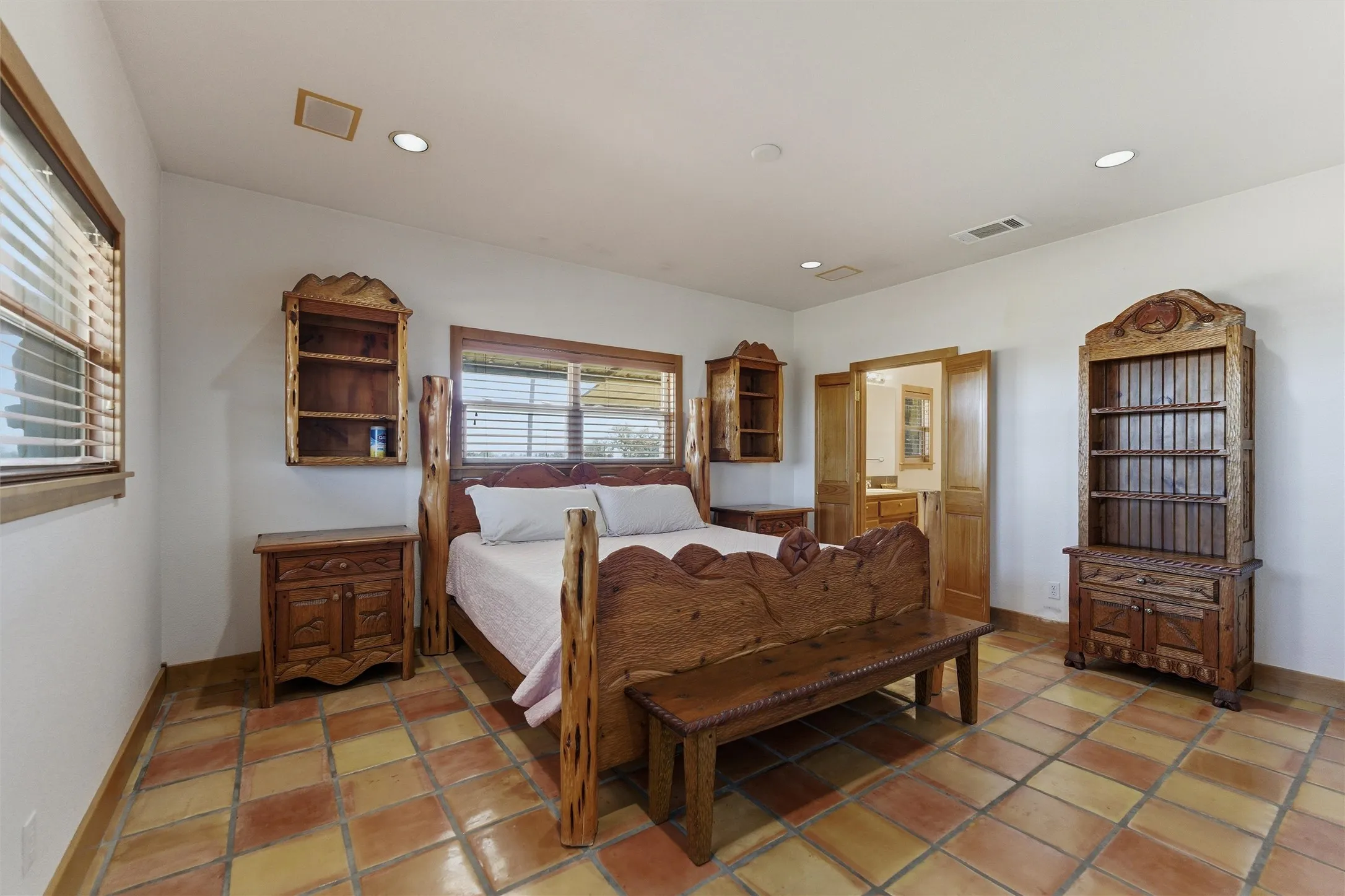 Apartment For Sale in Parker County , 128 Countdown Trail, Weatherford, Texas 76087, 3 Bedroom, 6 Bathroom, 3 Garage spaces, 10,438 Sqft, built in 2006, mls#21191859, Real Estate Agent in Weatherford, Homes For Sale in Parker county, Homes For Sale in Weatherford, Realtor in Weatherford Texas, Real Estate Brokerage Independent Realty Texas, Luminita Cordes Realtor