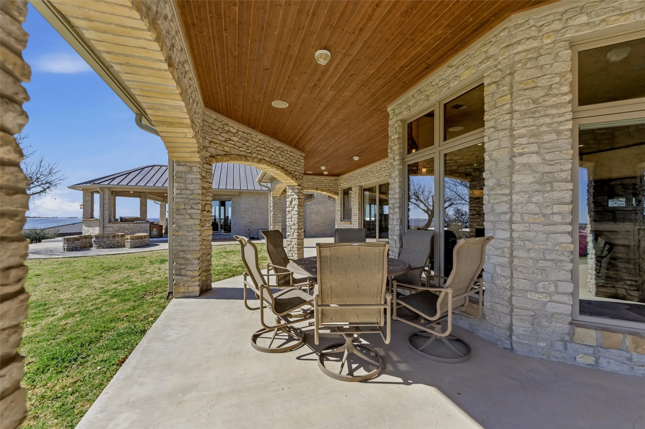 Apartment For Sale in Parker County , 128 Countdown Trail, Weatherford, Texas 76087, 3 Bedroom, 6 Bathroom, 3 Garage spaces, 10,438 Sqft, built in 2006, mls#21191859, Real Estate Agent in Weatherford, Homes For Sale in Parker county, Homes For Sale in Weatherford, Realtor in Weatherford Texas, Real Estate Brokerage Independent Realty Texas, Luminita Cordes Realtor