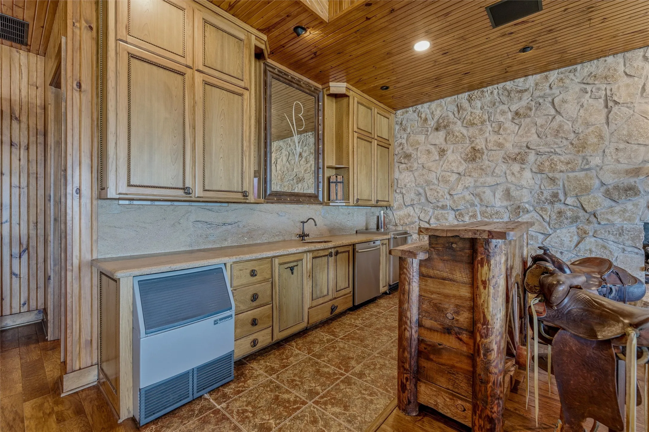 Apartment For Sale in Parker County , 128 Countdown Trail, Weatherford, Texas 76087, 3 Bedroom, 6 Bathroom, 3 Garage spaces, 10,438 Sqft, built in 2006, mls#21191859, Real Estate Agent in Weatherford, Homes For Sale in Parker county, Homes For Sale in Weatherford, Realtor in Weatherford Texas, Real Estate Brokerage Independent Realty Texas, Luminita Cordes Realtor
