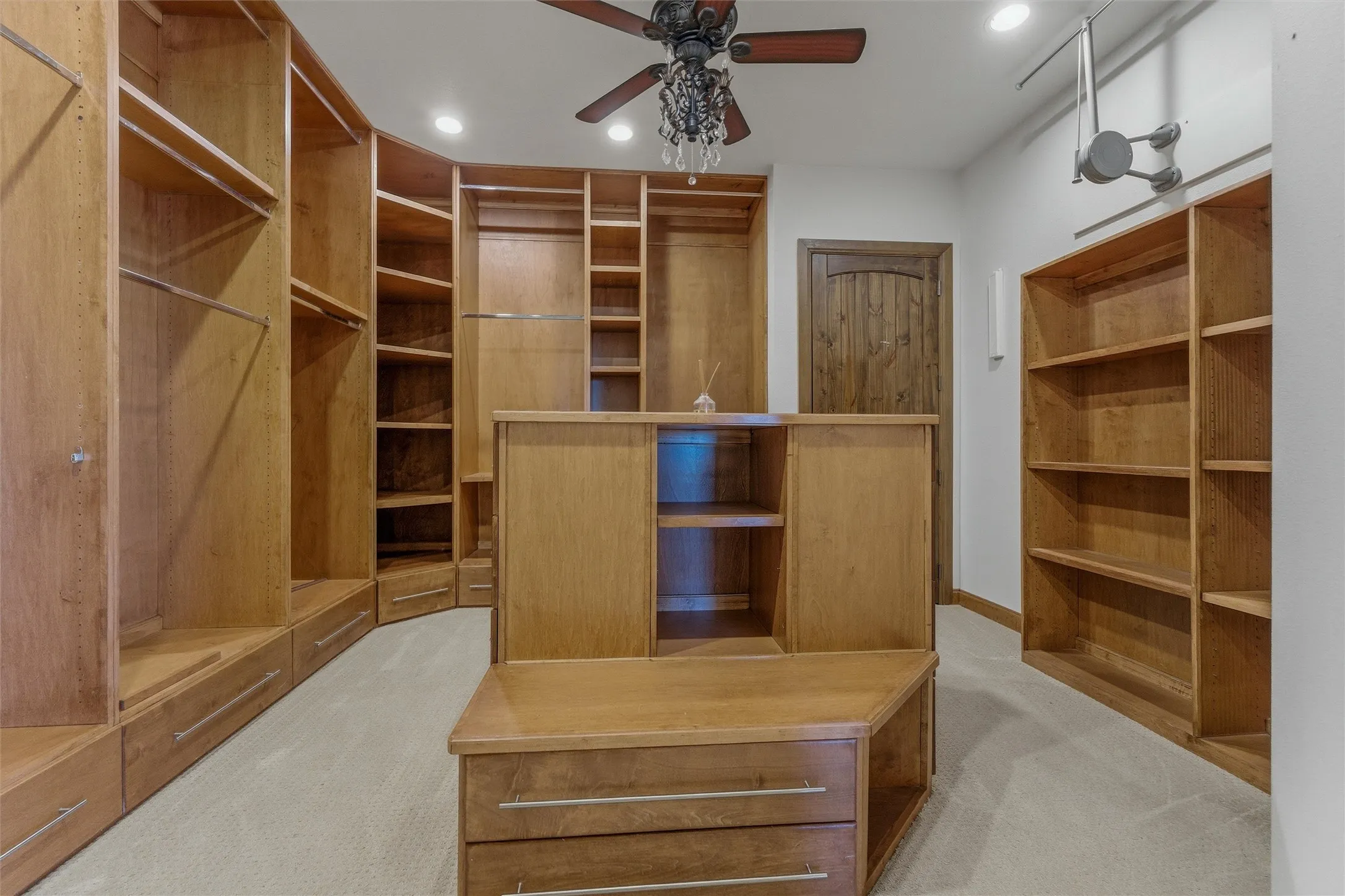 Apartment For Sale in Parker County , 128 Countdown Trail, Weatherford, Texas 76087, 3 Bedroom, 6 Bathroom, 3 Garage spaces, 10,438 Sqft, built in 2006, mls#21191859, Real Estate Agent in Weatherford, Homes For Sale in Parker county, Homes For Sale in Weatherford, Realtor in Weatherford Texas, Real Estate Brokerage Independent Realty Texas, Luminita Cordes Realtor