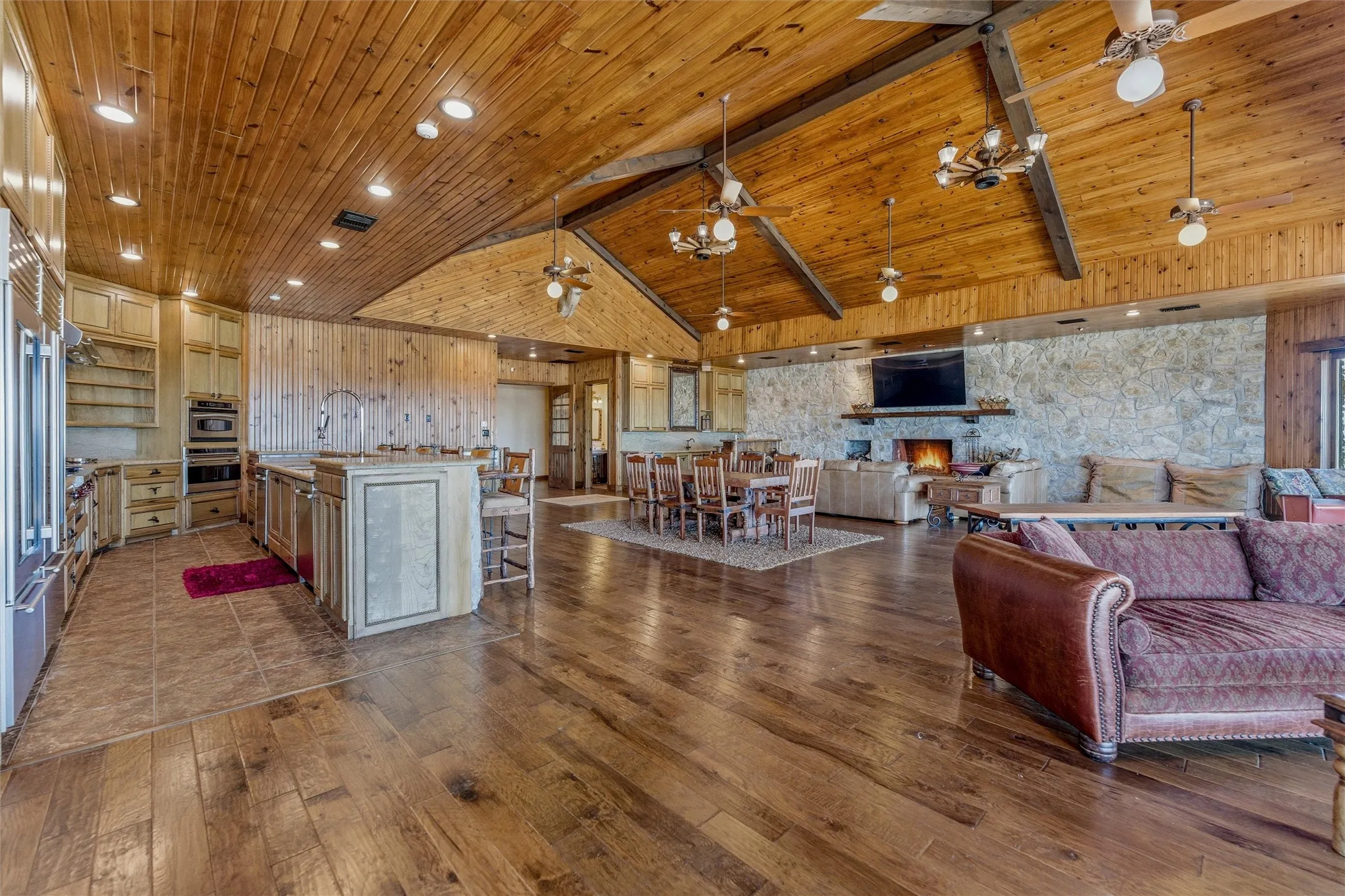 Apartment For Sale in Parker County , 128 Countdown Trail, Weatherford, Texas 76087, 3 Bedroom, 6 Bathroom, 3 Garage spaces, 10,438 Sqft, built in 2006, mls#21191859, Real Estate Agent in Weatherford, Homes For Sale in Parker county, Homes For Sale in Weatherford, Realtor in Weatherford Texas, Real Estate Brokerage Independent Realty Texas, Luminita Cordes Realtor