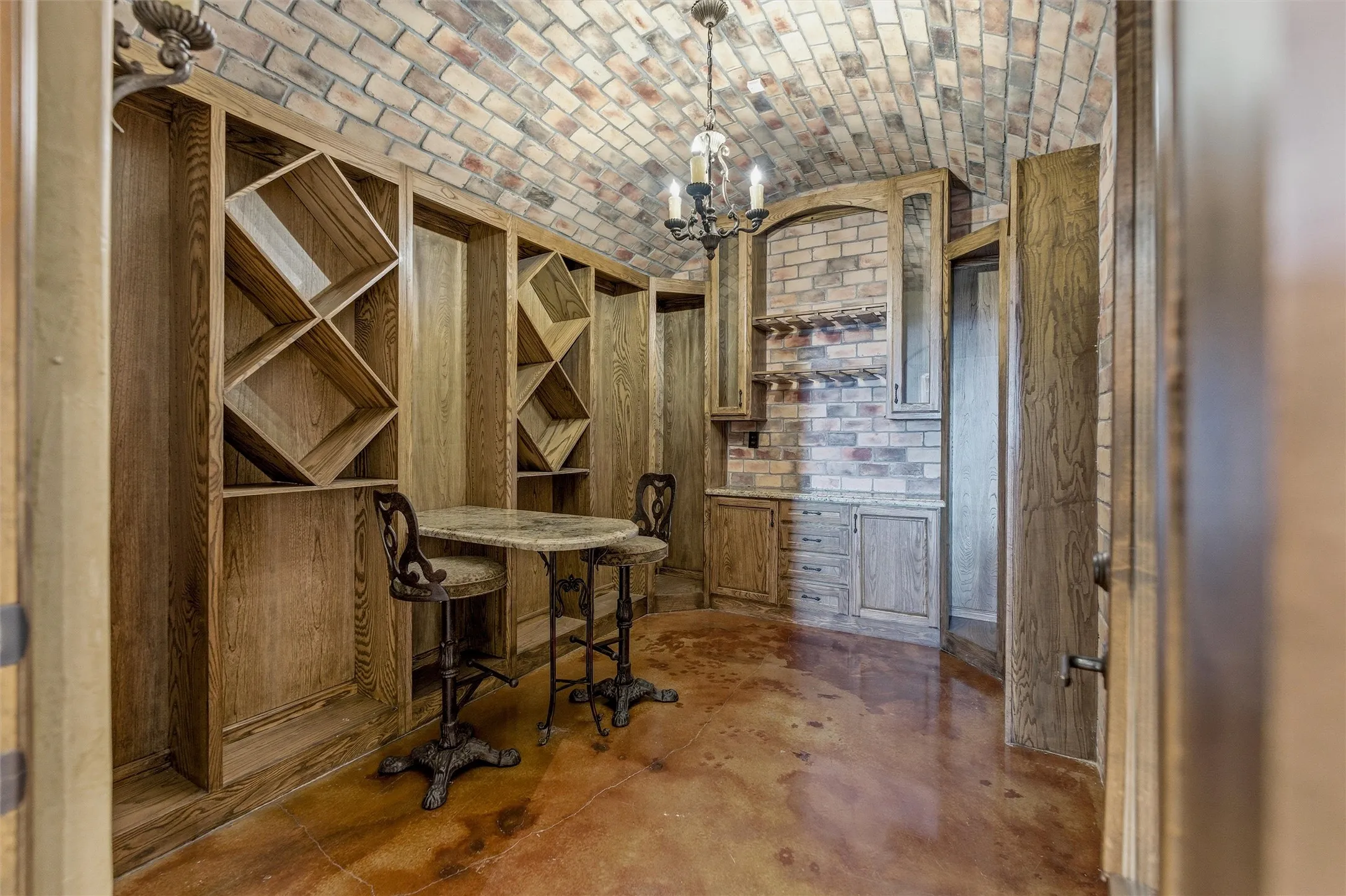 Apartment For Sale in Parker County , 128 Countdown Trail, Weatherford, Texas 76087, 3 Bedroom, 6 Bathroom, 3 Garage spaces, 10,438 Sqft, built in 2006, mls#21191859, Real Estate Agent in Weatherford, Homes For Sale in Parker county, Homes For Sale in Weatherford, Realtor in Weatherford Texas, Real Estate Brokerage Independent Realty Texas, Luminita Cordes Realtor