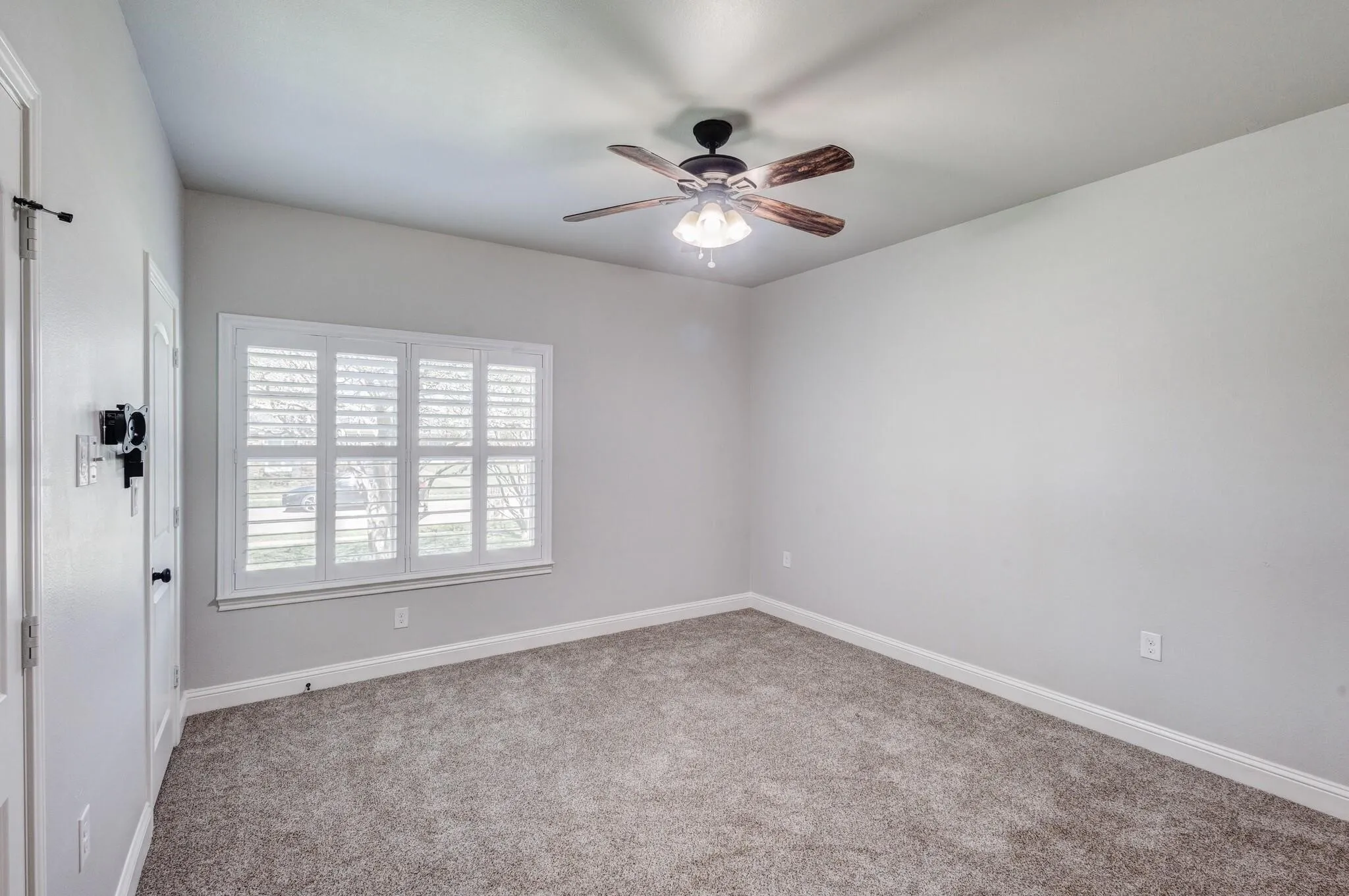 Single Family Residence For Rent in Dallas County , 924 Via Barcelona, Mesquite, Texas 75150, 4 Bedroom, 4 Bathroom, 3 Garage spaces, 2,648 Sqft, built in 2016, mls#21272451, Real Estate Agent in Mesquite, Homes For Rent in Dallas county, Homes For Rent in Mesquite, Realtor in Mesquite Texas, Real Estate Brokerage Independent Realty Texas, Luminita Cordes Realtor