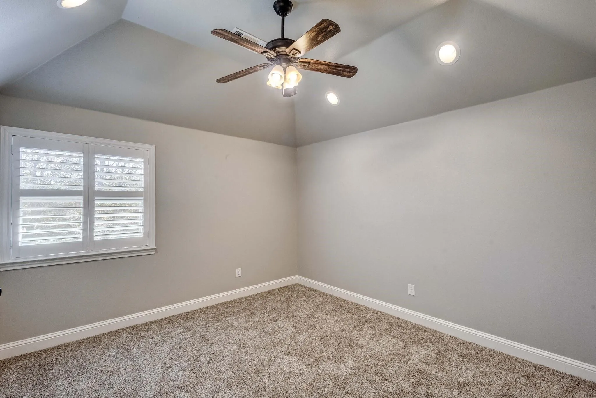 Single Family Residence For Rent in Dallas County , 924 Via Barcelona, Mesquite, Texas 75150, 4 Bedroom, 4 Bathroom, 3 Garage spaces, 2,648 Sqft, built in 2016, mls#21272451, Real Estate Agent in Mesquite, Homes For Rent in Dallas county, Homes For Rent in Mesquite, Realtor in Mesquite Texas, Real Estate Brokerage Independent Realty Texas, Luminita Cordes Realtor