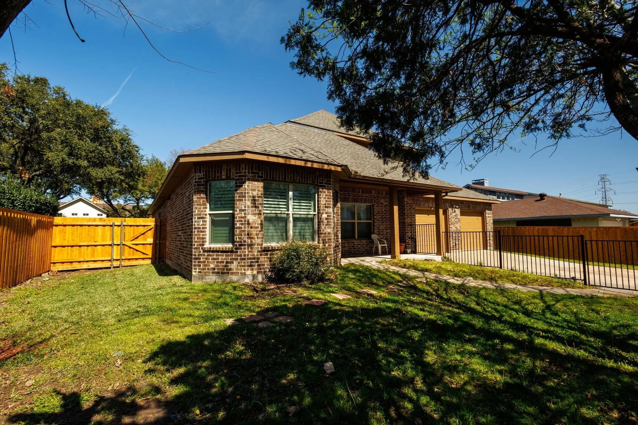 Single Family Residence For Rent in Dallas County , 924 Via Barcelona, Mesquite, Texas 75150, 4 Bedroom, 4 Bathroom, 3 Garage spaces, 2,648 Sqft, built in 2016, mls#21272451, Real Estate Agent in Mesquite, Homes For Rent in Dallas county, Homes For Rent in Mesquite, Realtor in Mesquite Texas, Real Estate Brokerage Independent Realty Texas, Luminita Cordes Realtor