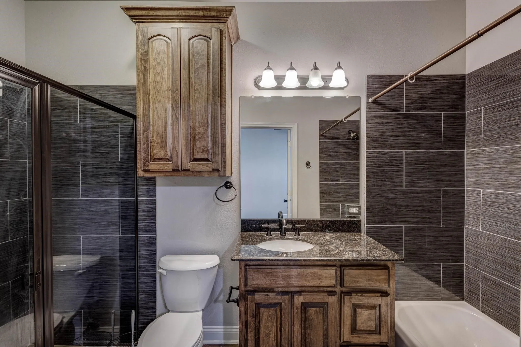 Single Family Residence For Rent in Dallas County , 924 Via Barcelona, Mesquite, Texas 75150, 4 Bedroom, 4 Bathroom, 3 Garage spaces, 2,648 Sqft, built in 2016, mls#21272451, Real Estate Agent in Mesquite, Homes For Rent in Dallas county, Homes For Rent in Mesquite, Realtor in Mesquite Texas, Real Estate Brokerage Independent Realty Texas, Luminita Cordes Realtor