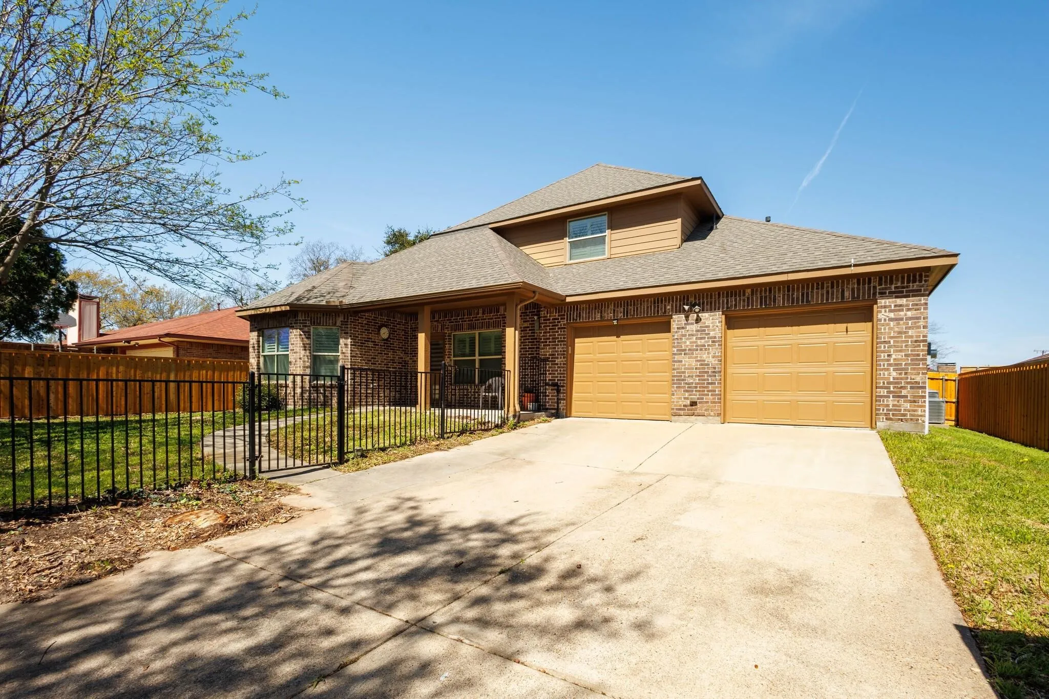 Single Family Residence For Rent in Dallas County , 924 Via Barcelona, Mesquite, Texas 75150, 4 Bedroom, 4 Bathroom, 3 Garage spaces, 2,648 Sqft, built in 2016, mls#21272451, Real Estate Agent in Mesquite, Homes For Rent in Dallas county, Homes For Rent in Mesquite, Realtor in Mesquite Texas, Real Estate Brokerage Independent Realty Texas, Luminita Cordes Realtor