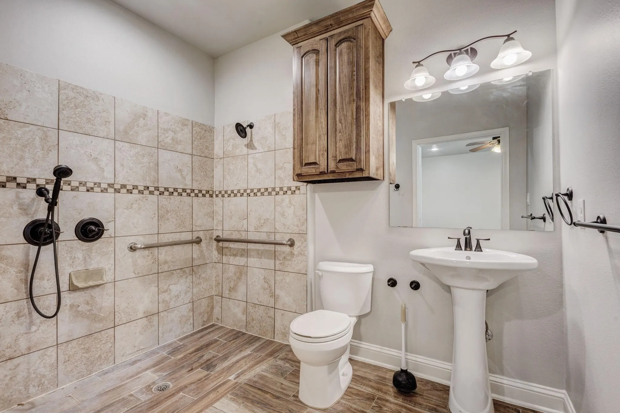 Single Family Residence For Rent in Dallas County , 924 Via Barcelona, Mesquite, Texas 75150, 4 Bedroom, 4 Bathroom, 3 Garage spaces, 2,648 Sqft, built in 2016, mls#21272451, Real Estate Agent in Mesquite, Homes For Rent in Dallas county, Homes For Rent in Mesquite, Realtor in Mesquite Texas, Real Estate Brokerage Independent Realty Texas, Luminita Cordes Realtor