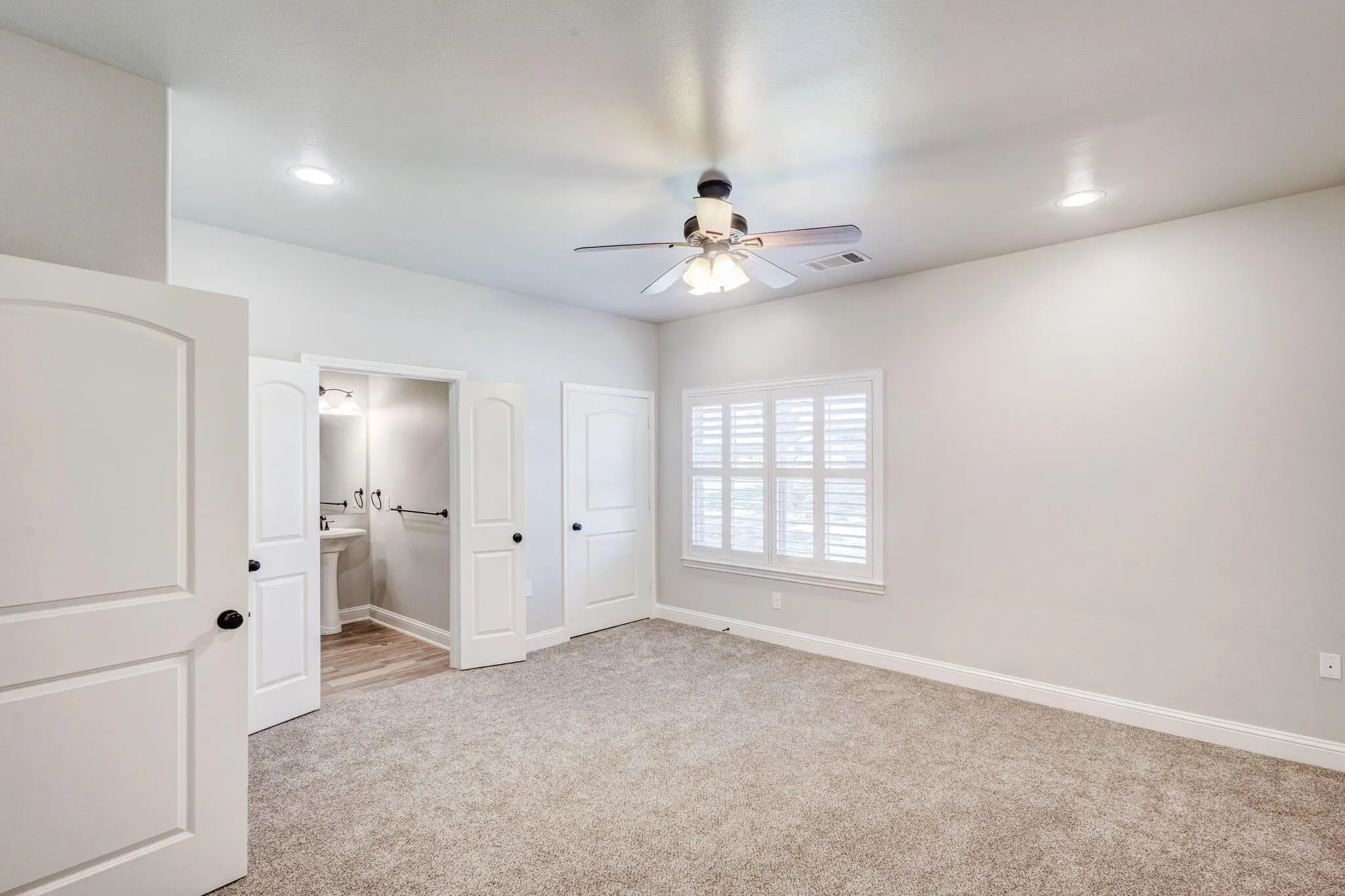 Single Family Residence For Rent in Dallas County , 924 Via Barcelona, Mesquite, Texas 75150, 4 Bedroom, 4 Bathroom, 3 Garage spaces, 2,648 Sqft, built in 2016, mls#21272451, Real Estate Agent in Mesquite, Homes For Rent in Dallas county, Homes For Rent in Mesquite, Realtor in Mesquite Texas, Real Estate Brokerage Independent Realty Texas, Luminita Cordes Realtor