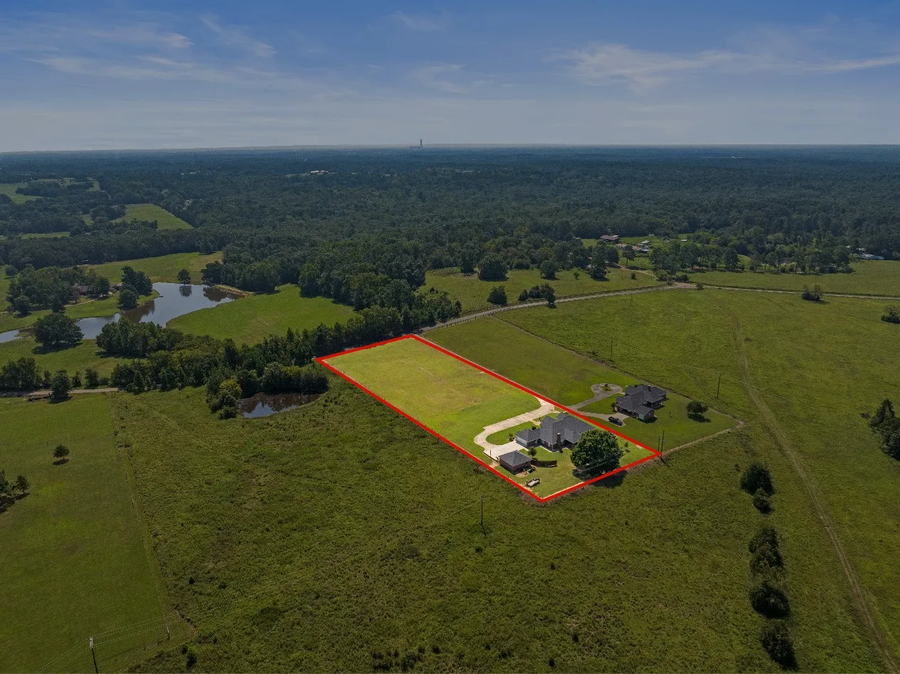 Single Family Residence For Sale in Titus County , 3673 County Road 4550, Mt Pleasant, Texas 75455, 3 Bedroom, 3 Bathroom, 2 Garage spaces, 2,751 Sqft, built in 1993, mls#21272355, Real Estate Agent in Mt Pleasant, Homes For Sale in Titus county, Homes For Sale in Mt Pleasant, Realtor in Mt Pleasant Texas, Real Estate Brokerage Independent Realty Texas, Luminita Cordes Realtor