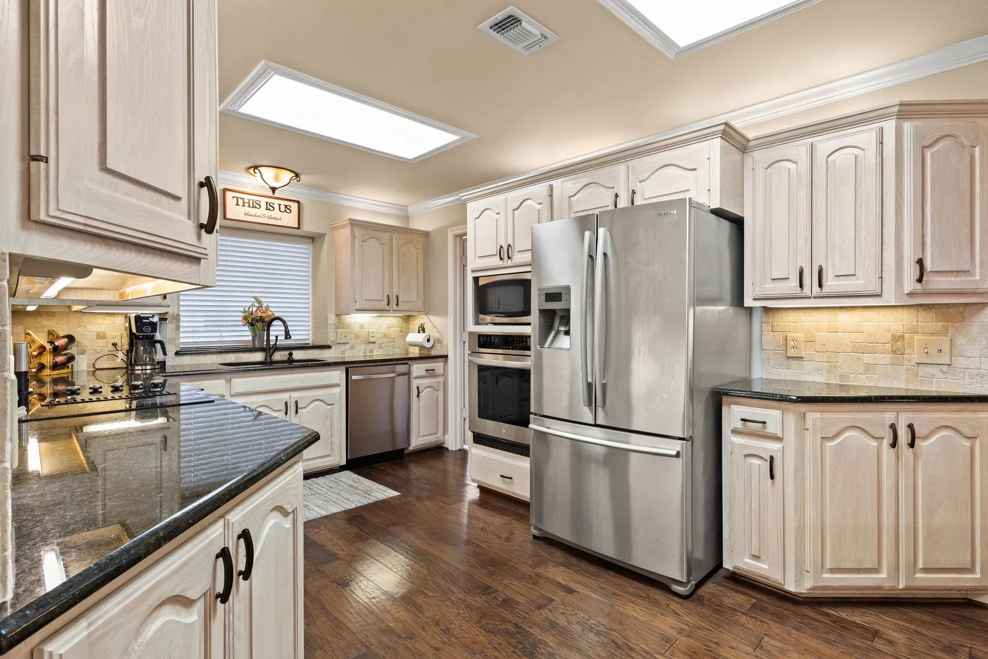 Single Family Residence For Sale in Titus County , 3673 County Road 4550, Mt Pleasant, Texas 75455, 3 Bedroom, 3 Bathroom, 2 Garage spaces, 2,751 Sqft, built in 1993, mls#21272355, Real Estate Agent in Mt Pleasant, Homes For Sale in Titus county, Homes For Sale in Mt Pleasant, Realtor in Mt Pleasant Texas, Real Estate Brokerage Independent Realty Texas, Luminita Cordes Realtor