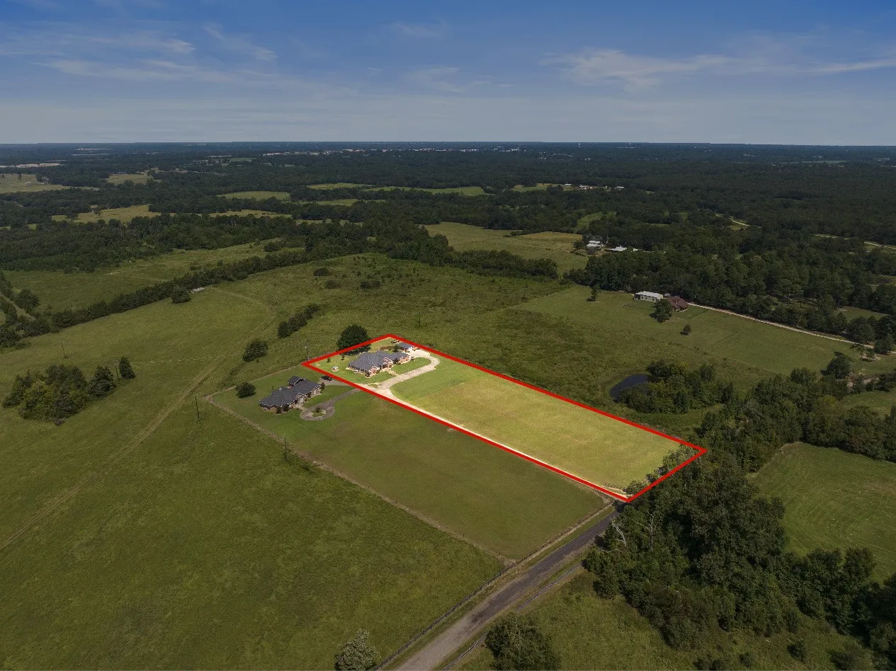 Single Family Residence For Sale in Titus County , 3673 County Road 4550, Mt Pleasant, Texas 75455, 3 Bedroom, 3 Bathroom, 2 Garage spaces, 2,751 Sqft, built in 1993, mls#21272355, Real Estate Agent in Mt Pleasant, Homes For Sale in Titus county, Homes For Sale in Mt Pleasant, Realtor in Mt Pleasant Texas, Real Estate Brokerage Independent Realty Texas, Luminita Cordes Realtor
