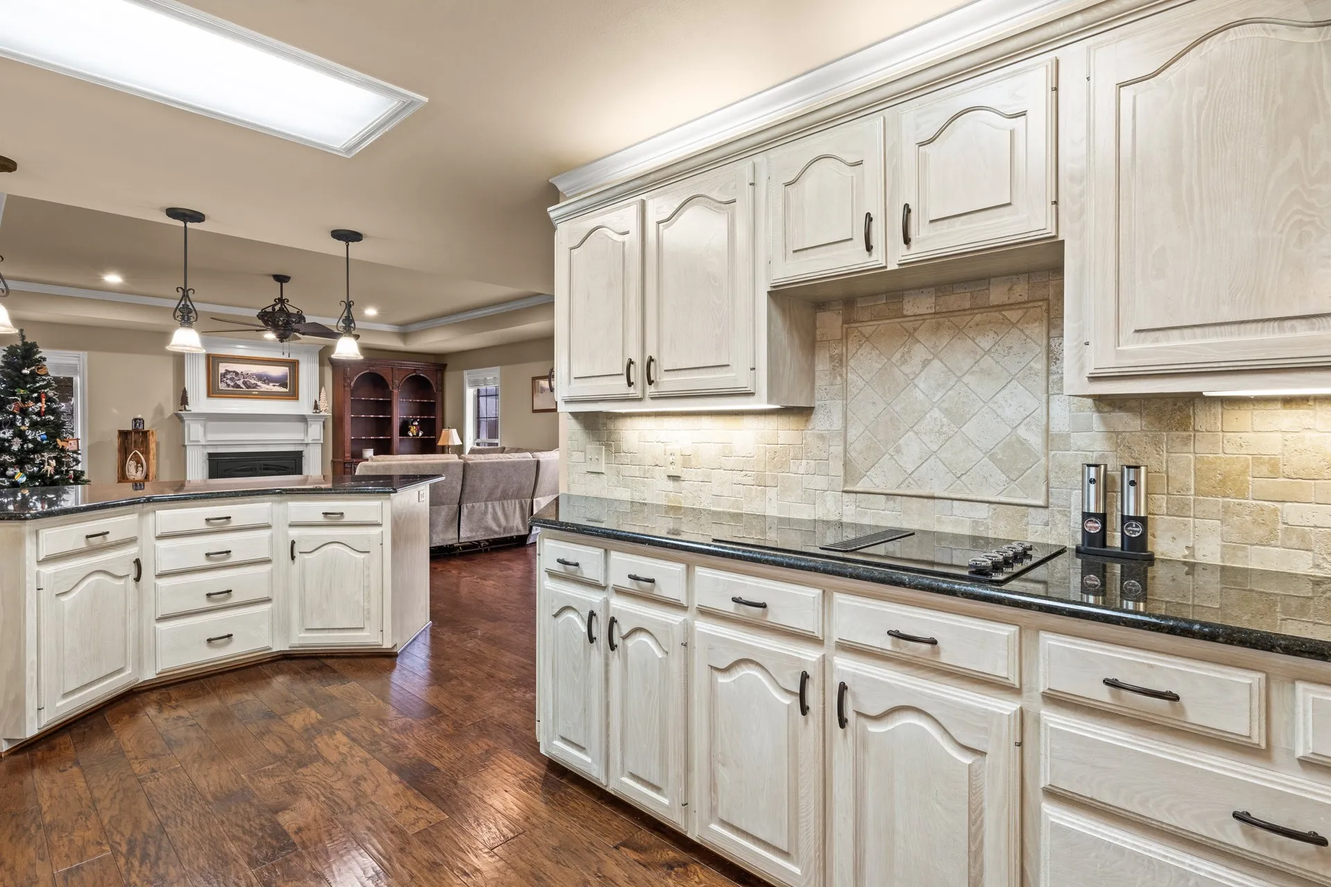 Single Family Residence For Sale in Titus County , 3673 County Road 4550, Mt Pleasant, Texas 75455, 3 Bedroom, 3 Bathroom, 2 Garage spaces, 2,751 Sqft, built in 1993, mls#21272355, Real Estate Agent in Mt Pleasant, Homes For Sale in Titus county, Homes For Sale in Mt Pleasant, Realtor in Mt Pleasant Texas, Real Estate Brokerage Independent Realty Texas, Luminita Cordes Realtor