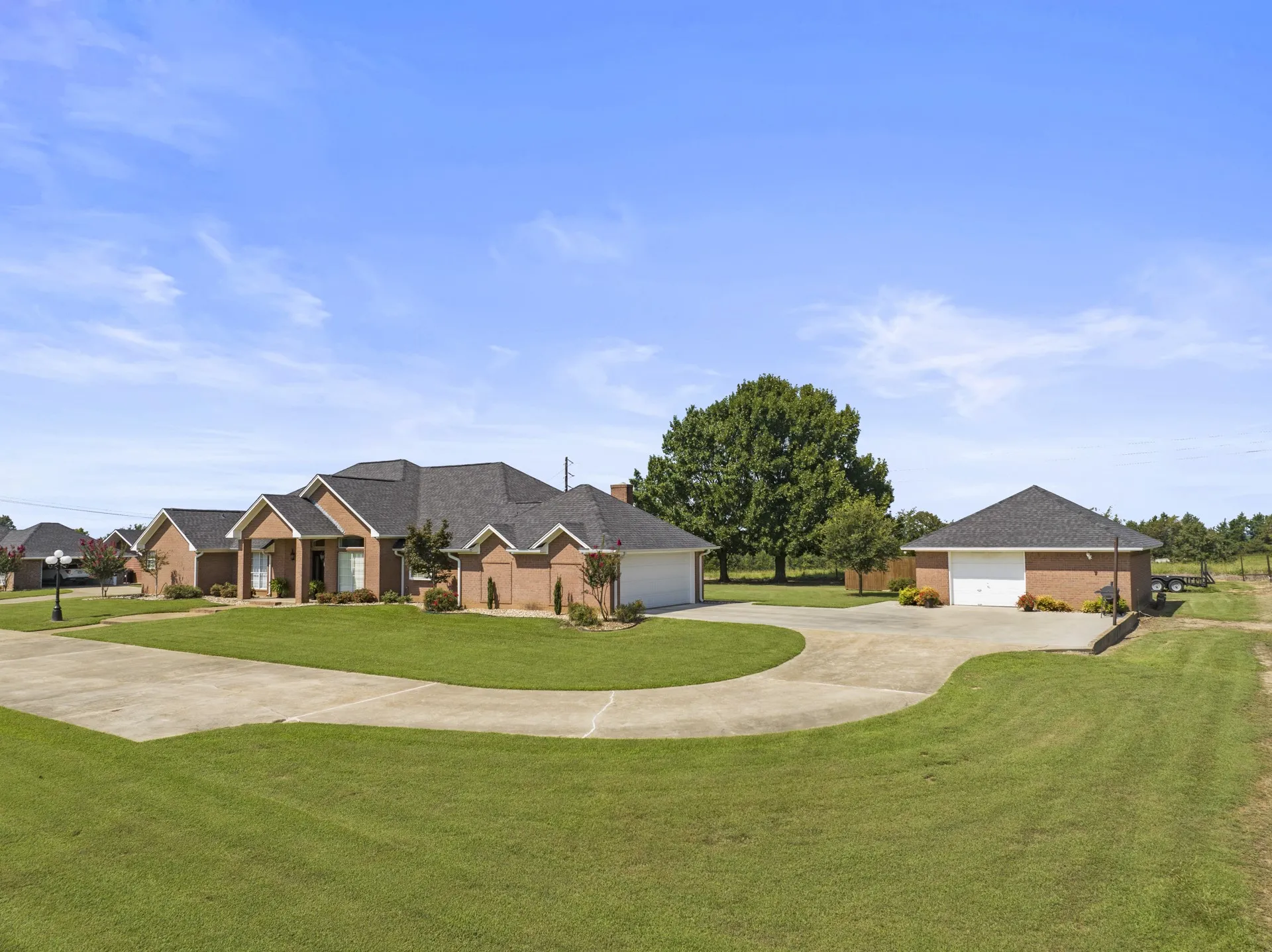 Single Family Residence For Sale in Titus County , 3673 County Road 4550, Mt Pleasant, Texas 75455, 3 Bedroom, 3 Bathroom, 2 Garage spaces, 2,751 Sqft, built in 1993, mls#21272355, Real Estate Agent in Mt Pleasant, Homes For Sale in Titus county, Homes For Sale in Mt Pleasant, Realtor in Mt Pleasant Texas, Real Estate Brokerage Independent Realty Texas, Luminita Cordes Realtor