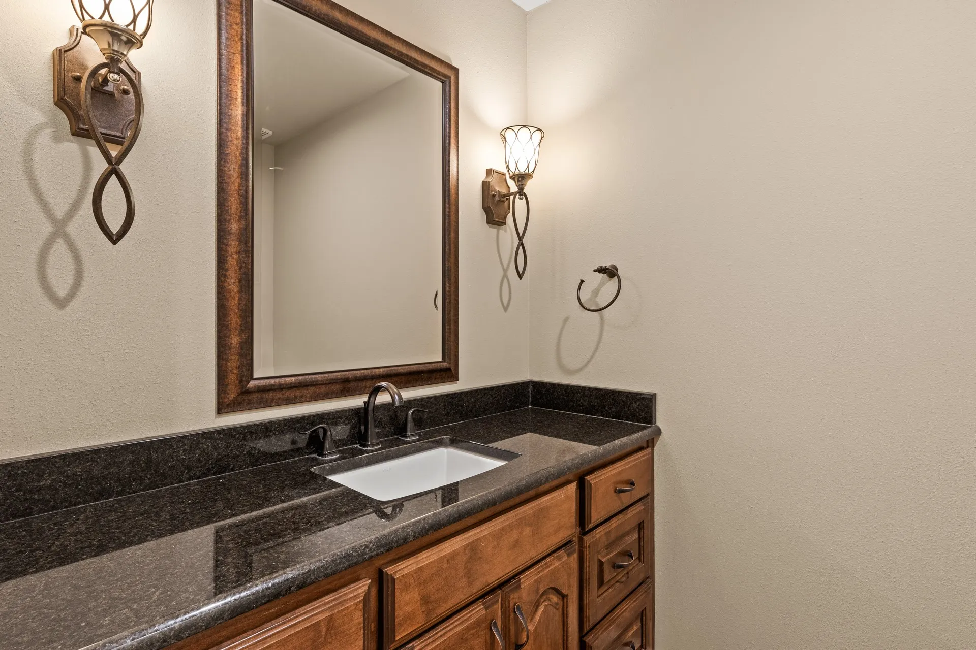 Single Family Residence For Sale in Titus County , 3673 County Road 4550, Mt Pleasant, Texas 75455, 3 Bedroom, 3 Bathroom, 2 Garage spaces, 2,751 Sqft, built in 1993, mls#21272355, Real Estate Agent in Mt Pleasant, Homes For Sale in Titus county, Homes For Sale in Mt Pleasant, Realtor in Mt Pleasant Texas, Real Estate Brokerage Independent Realty Texas, Luminita Cordes Realtor