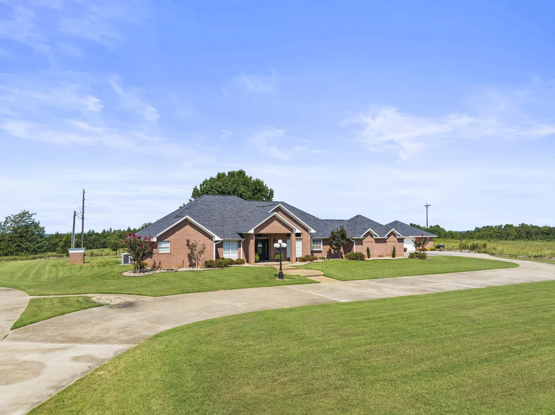 Single Family Residence For Sale in Titus County , 3673 County Road 4550, Mt Pleasant, Texas 75455, 3 Bedroom, 3 Bathroom, 2 Garage spaces, 2,751 Sqft, built in 1993, mls#21272355, Real Estate Agent in Mt Pleasant, Homes For Sale in Titus county, Homes For Sale in Mt Pleasant, Realtor in Mt Pleasant Texas, Real Estate Brokerage Independent Realty Texas, Luminita Cordes Realtor