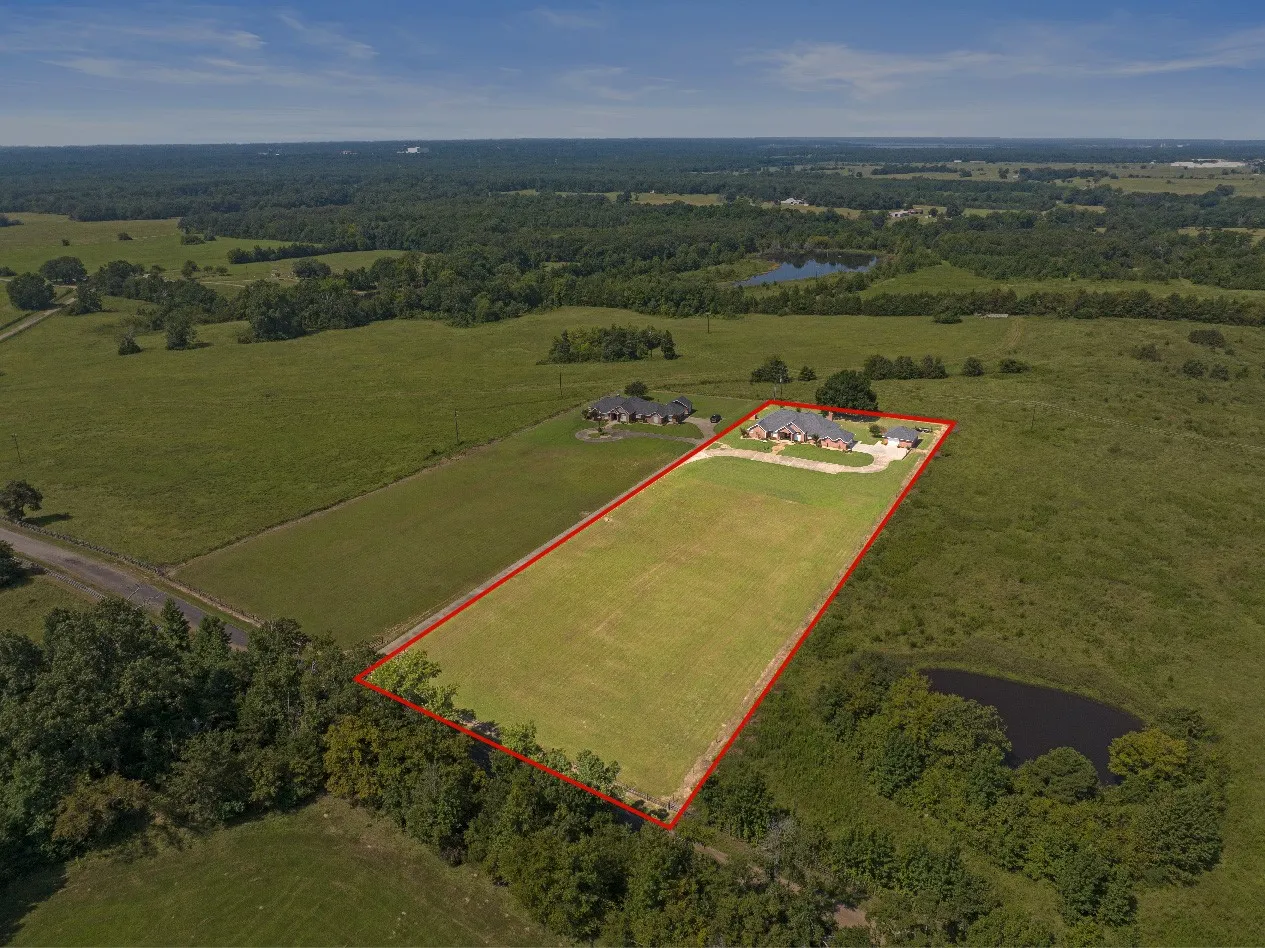 Single Family Residence For Sale in Titus County , 3673 County Road 4550, Mt Pleasant, Texas 75455, 3 Bedroom, 3 Bathroom, 2 Garage spaces, 2,751 Sqft, built in 1993, mls#21272355, Real Estate Agent in Mt Pleasant, Homes For Sale in Titus county, Homes For Sale in Mt Pleasant, Realtor in Mt Pleasant Texas, Real Estate Brokerage Independent Realty Texas, Luminita Cordes Realtor