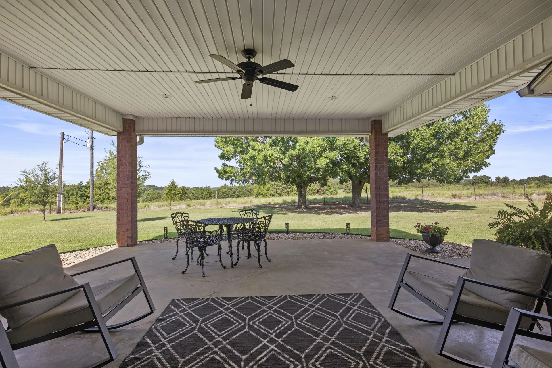 Single Family Residence For Sale in Titus County , 3673 County Road 4550, Mt Pleasant, Texas 75455, 3 Bedroom, 3 Bathroom, 2 Garage spaces, 2,751 Sqft, built in 1993, mls#21272355, Real Estate Agent in Mt Pleasant, Homes For Sale in Titus county, Homes For Sale in Mt Pleasant, Realtor in Mt Pleasant Texas, Real Estate Brokerage Independent Realty Texas, Luminita Cordes Realtor
