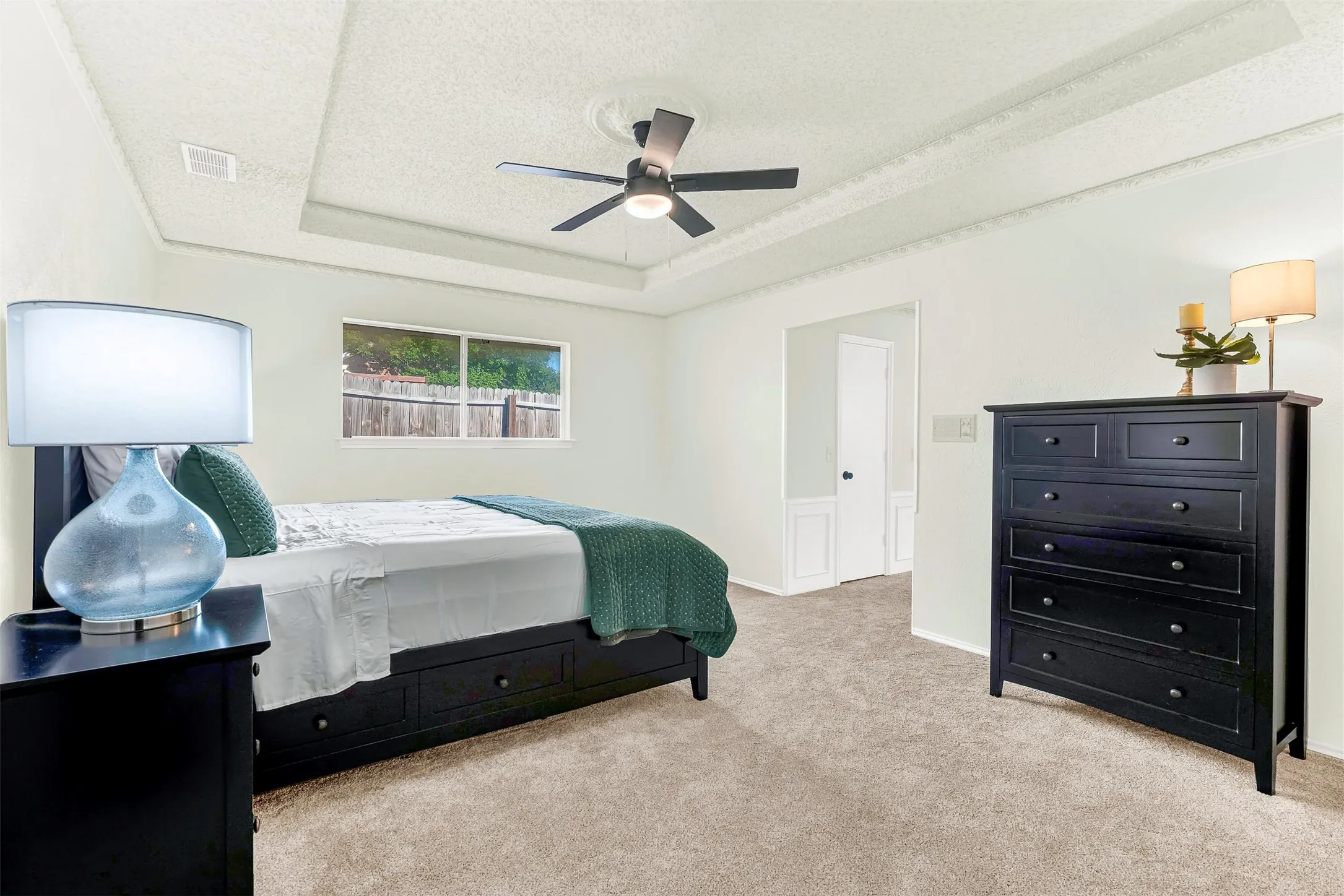 Over sized primary bedroom with walk in closets, upgraded  trac ceiling . Freshly installed carpet.