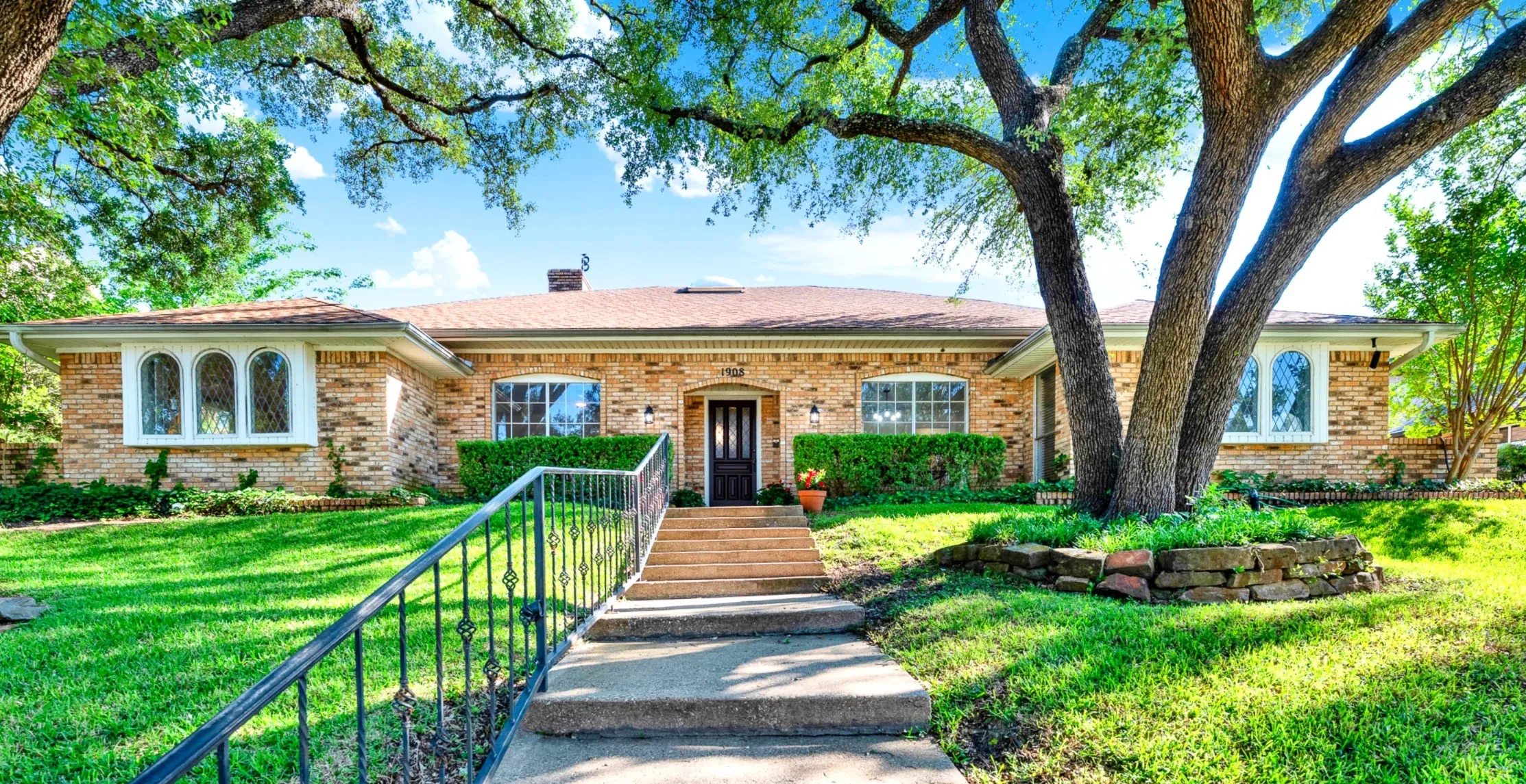 Welcome to 1908 Edgewater Dr in highly sort after Pitman Creek.