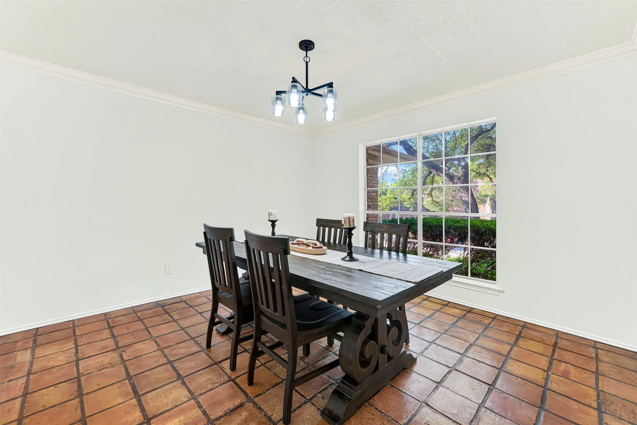 Large dining table approved space!