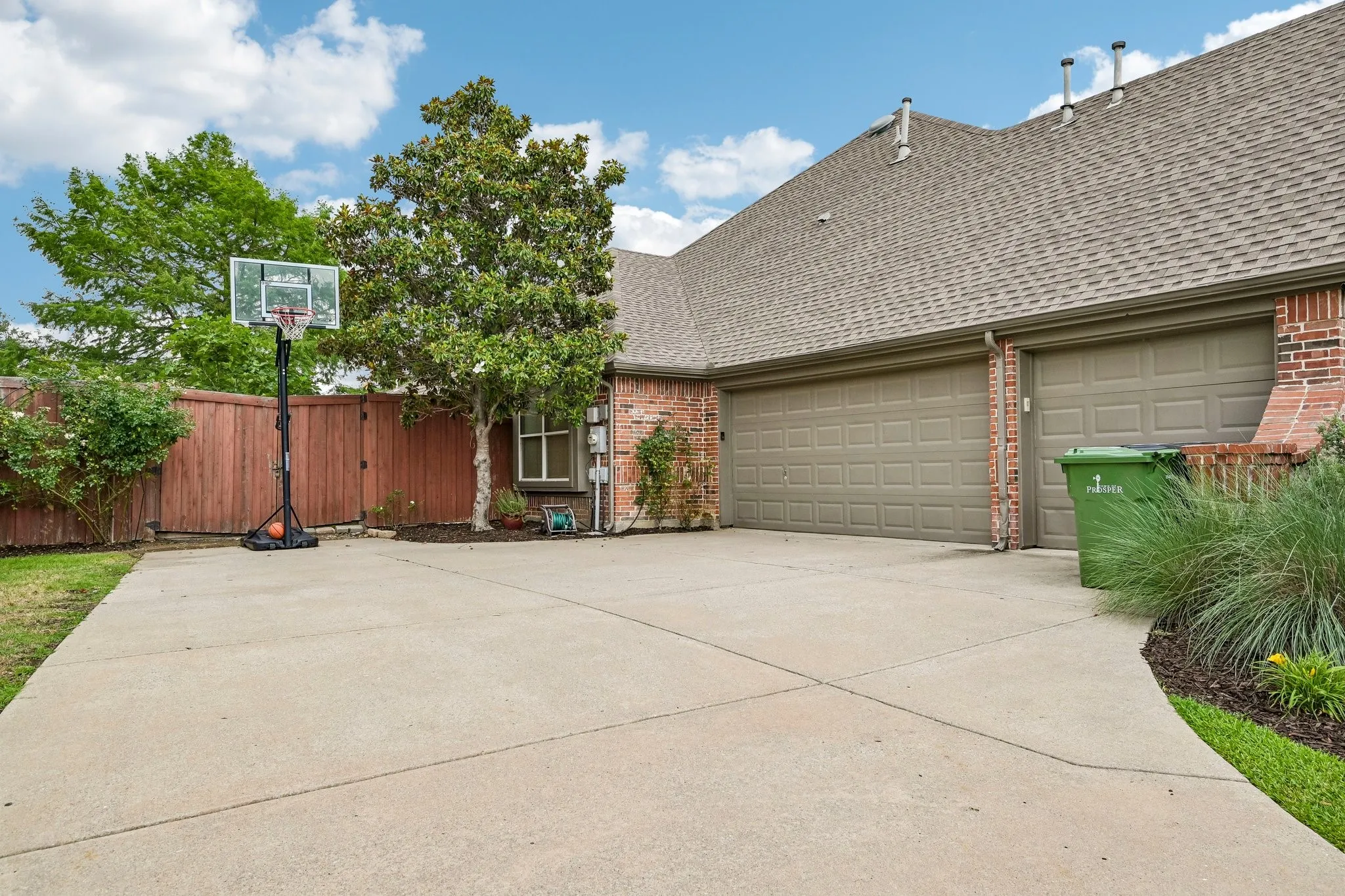 Single Family Residence For Sale in Collin County , 801 Willowmist Drive, Prosper, Texas 75078, 4 Bedroom, 5 Bathroom, 3 Garage spaces, 4,034 Sqft, built in 2002, mls#21272040, Real Estate Agent in Prosper, Homes For Sale in Collin county, Homes For Sale in Prosper, Realtor in Prosper Texas, Real Estate Brokerage Independent Realty Texas, Luminita Cordes Realtor